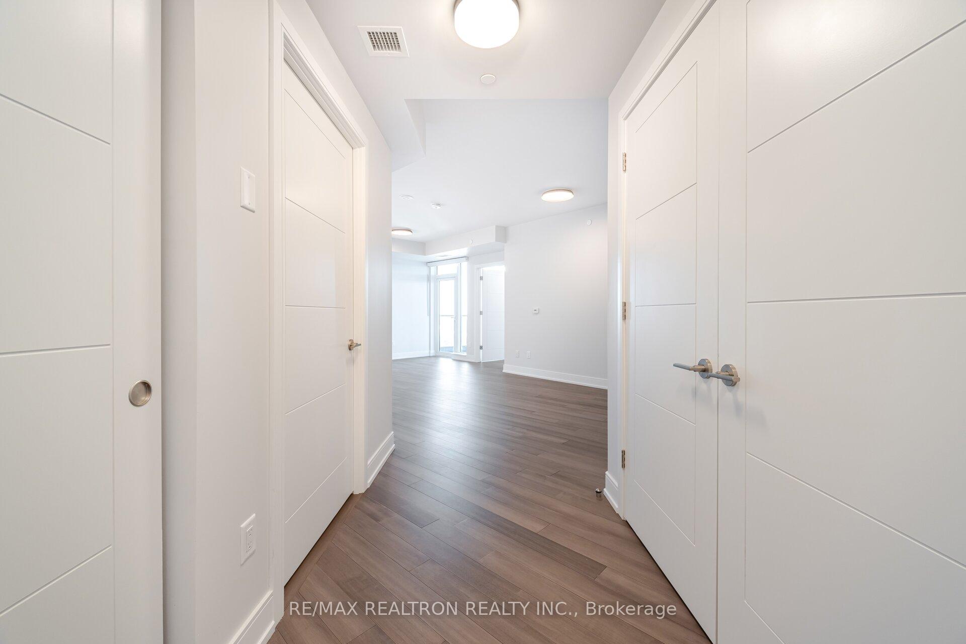 2525 Bathurst Street 1101, Toronto C04 — photo 3 of 5