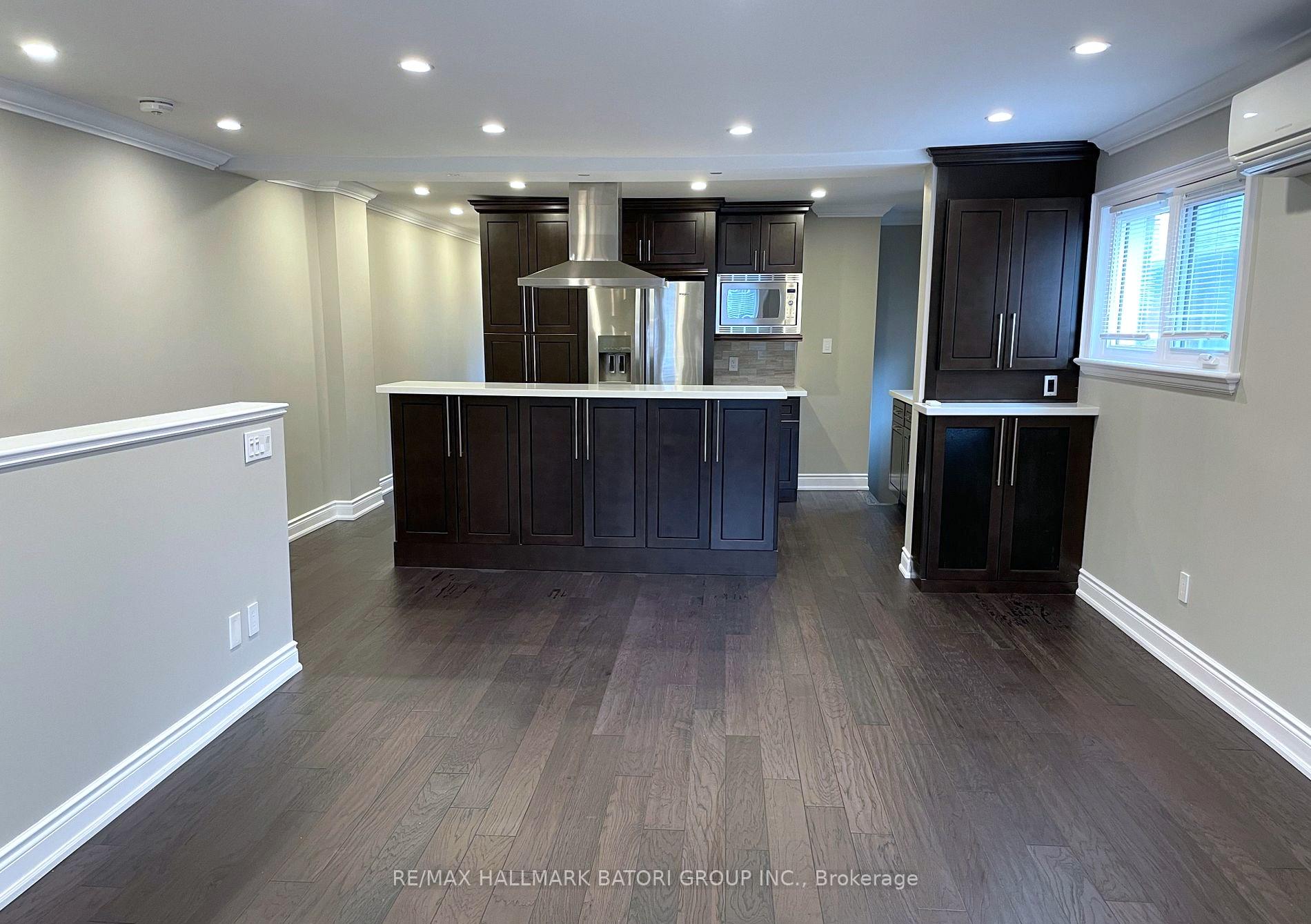 69 Burnaby Boulevard Upper, Toronto C03 — photo 4 of 5