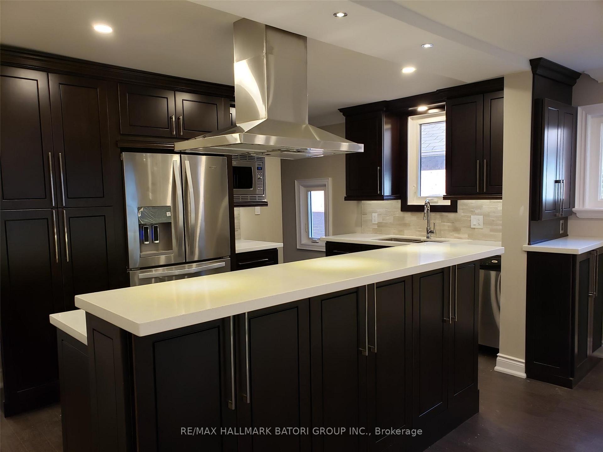 69 Burnaby Boulevard Upper, Toronto C03 — photo 5 of 5