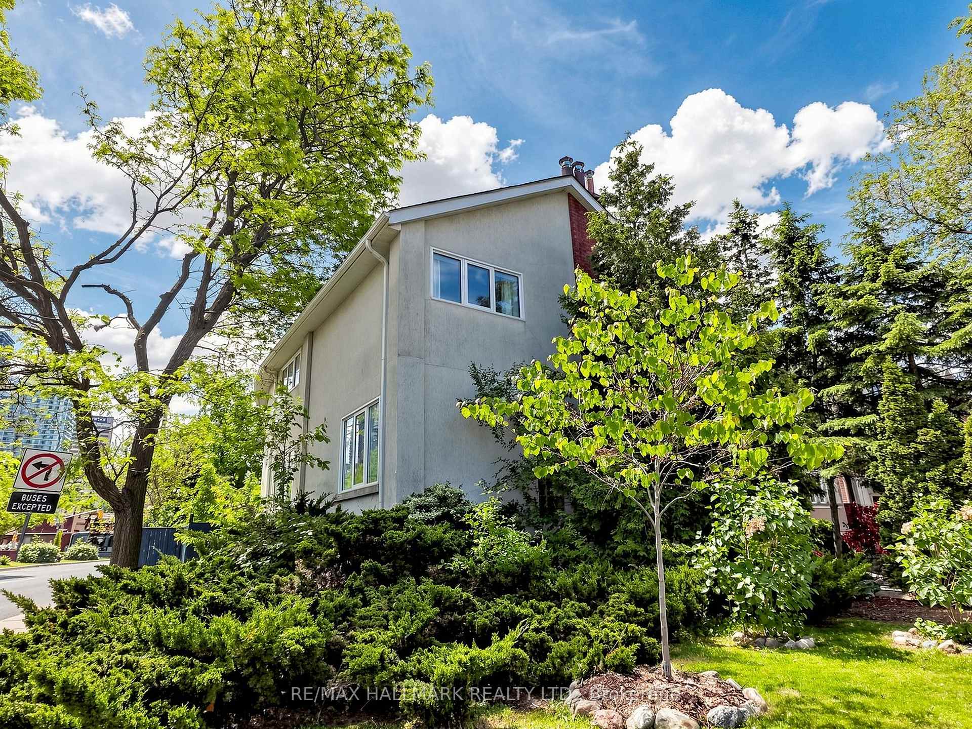 63 St Clements Avenue, Toronto C03 — photo 3 of 5