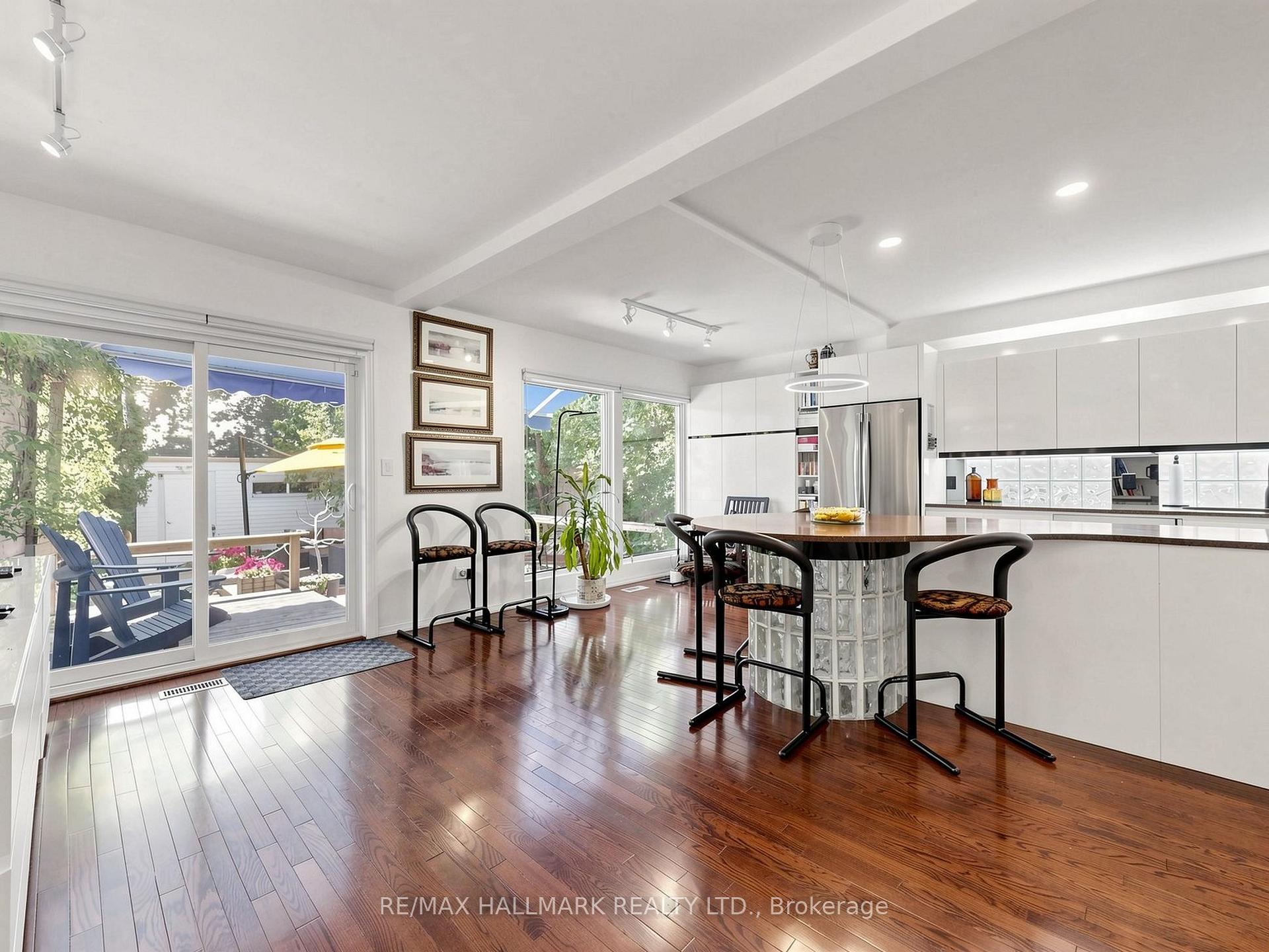 63 St Clements Avenue, Toronto C03 — photo 4 of 5