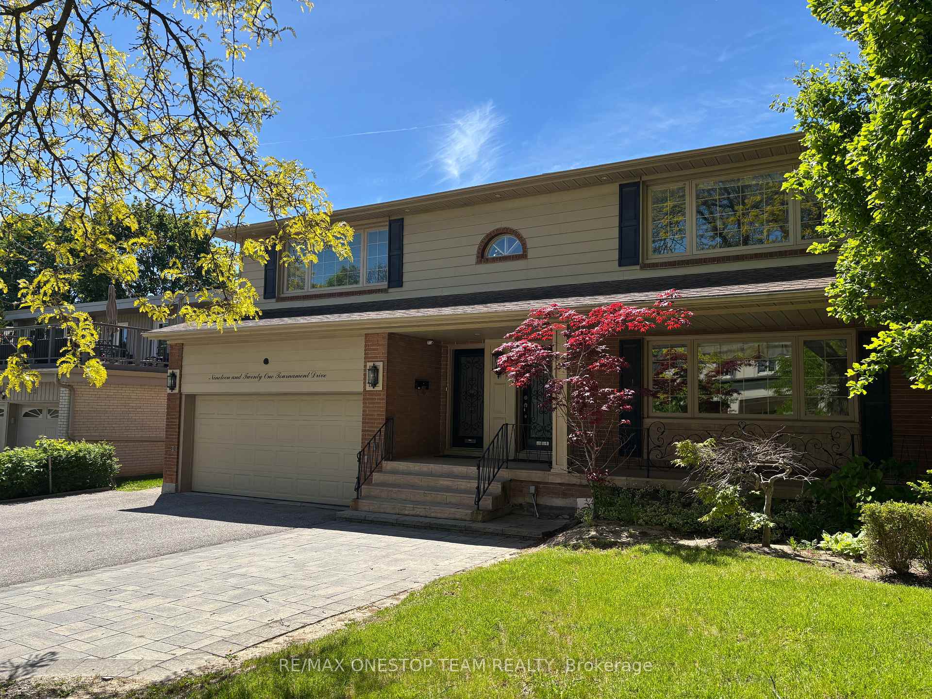 19 Tournament Drive, Toronto C12, ON M2P 1K1 — Toronto C12, Ontario