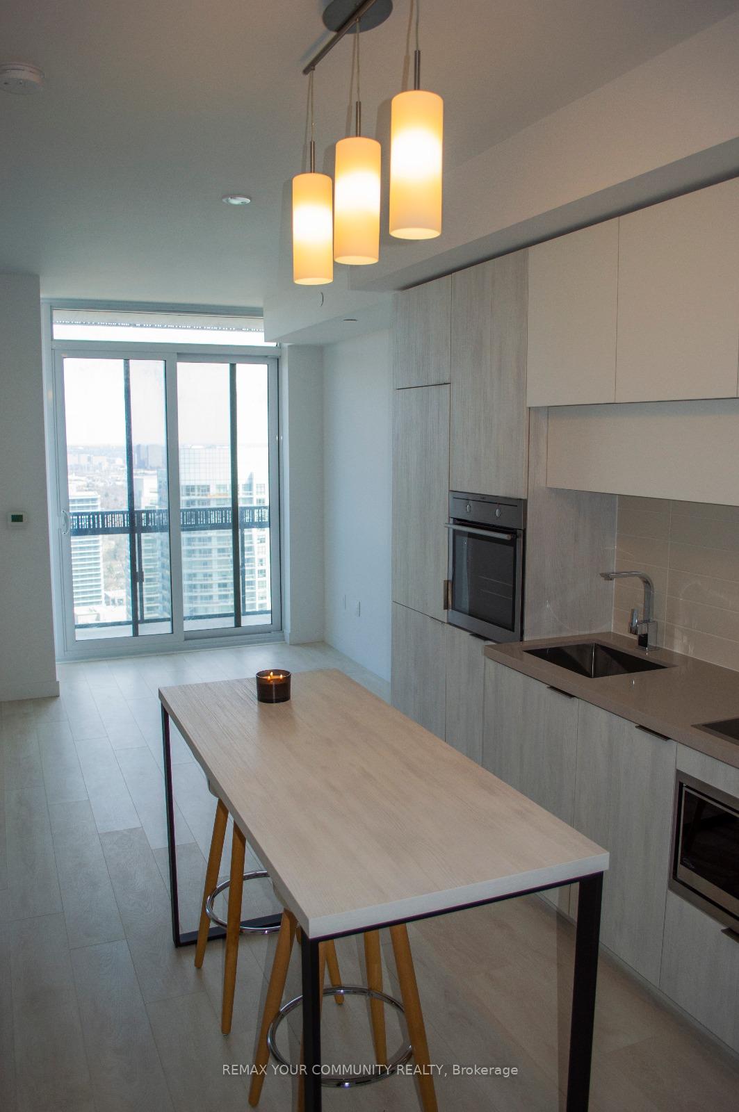 8 Eglinton Avenue E 3709, Toronto C03 — photo 3 of 5