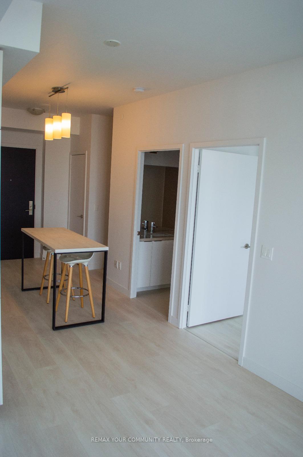 8 Eglinton Avenue E 3709, Toronto C03 — photo 5 of 5