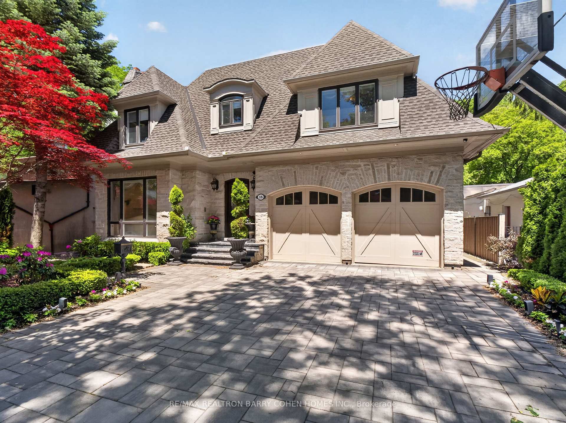 18 Brookfield Road, Toronto C12, ON M2P 1A9 — Toronto C12, Ontario