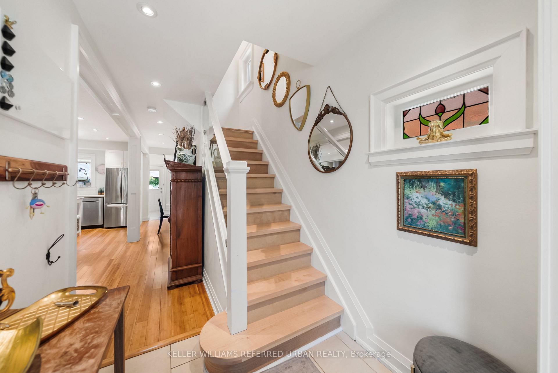 8 Cloverlawn Avenue, Toronto C03 — photo 4 of 5