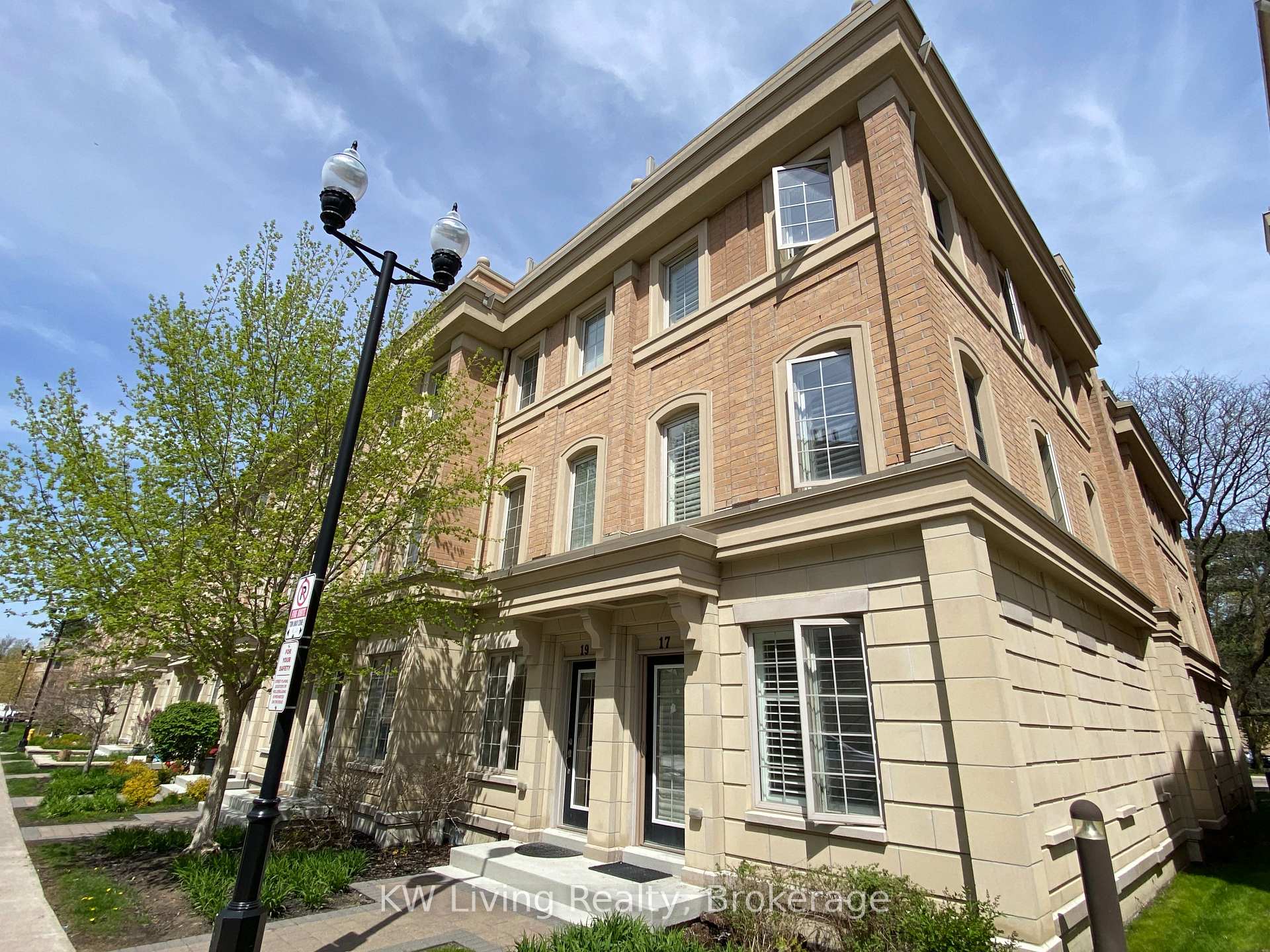 17 Hargrave Lane, Toronto C12, ON M4N 0A4 — Toronto C12, Ontario