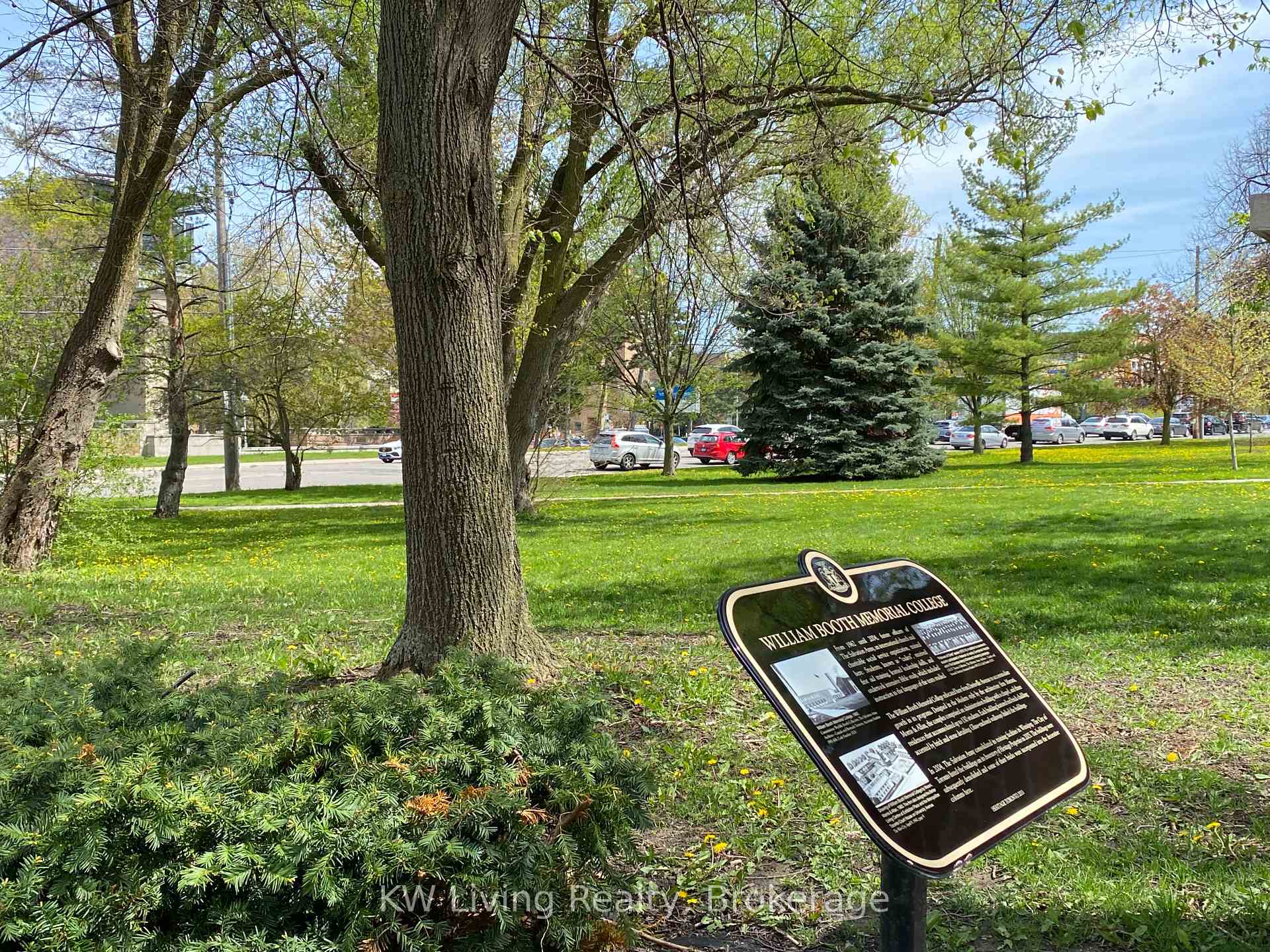 17 Hargrave Lane, Toronto C12 — photo 2 of 5