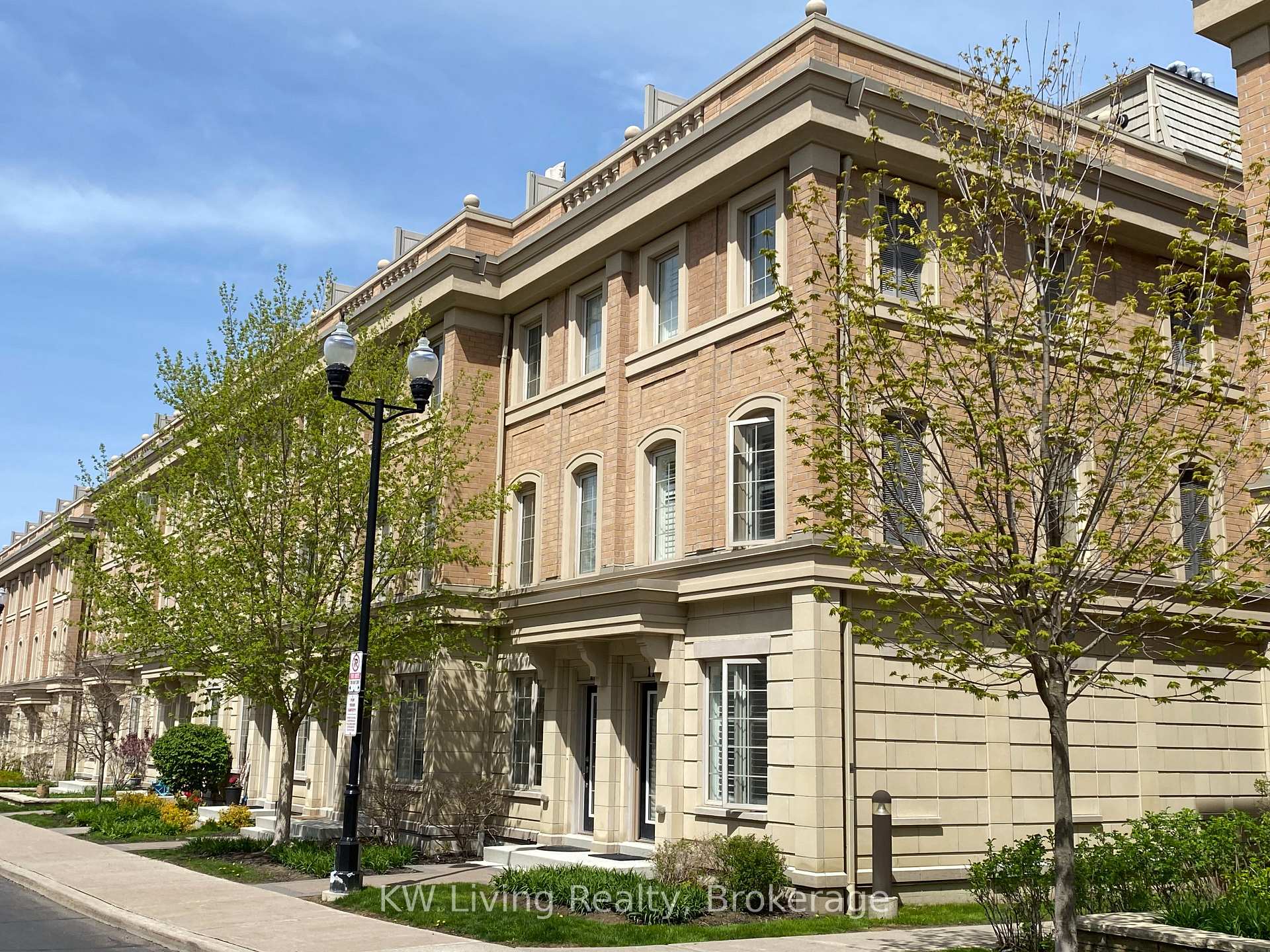17 Hargrave Lane, Toronto C12 — photo 5 of 5