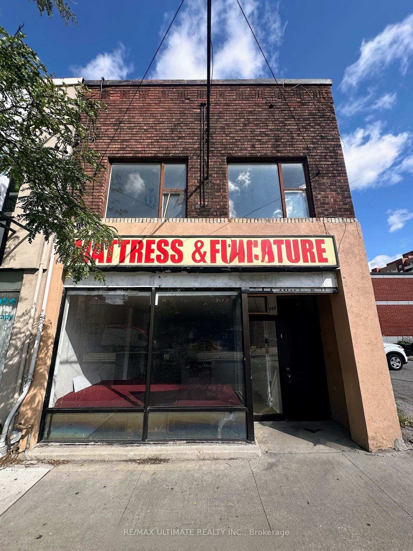 566 St Clair Avenue W, Toronto C03, ON M6C 1A5 — Toronto C03, Ontario