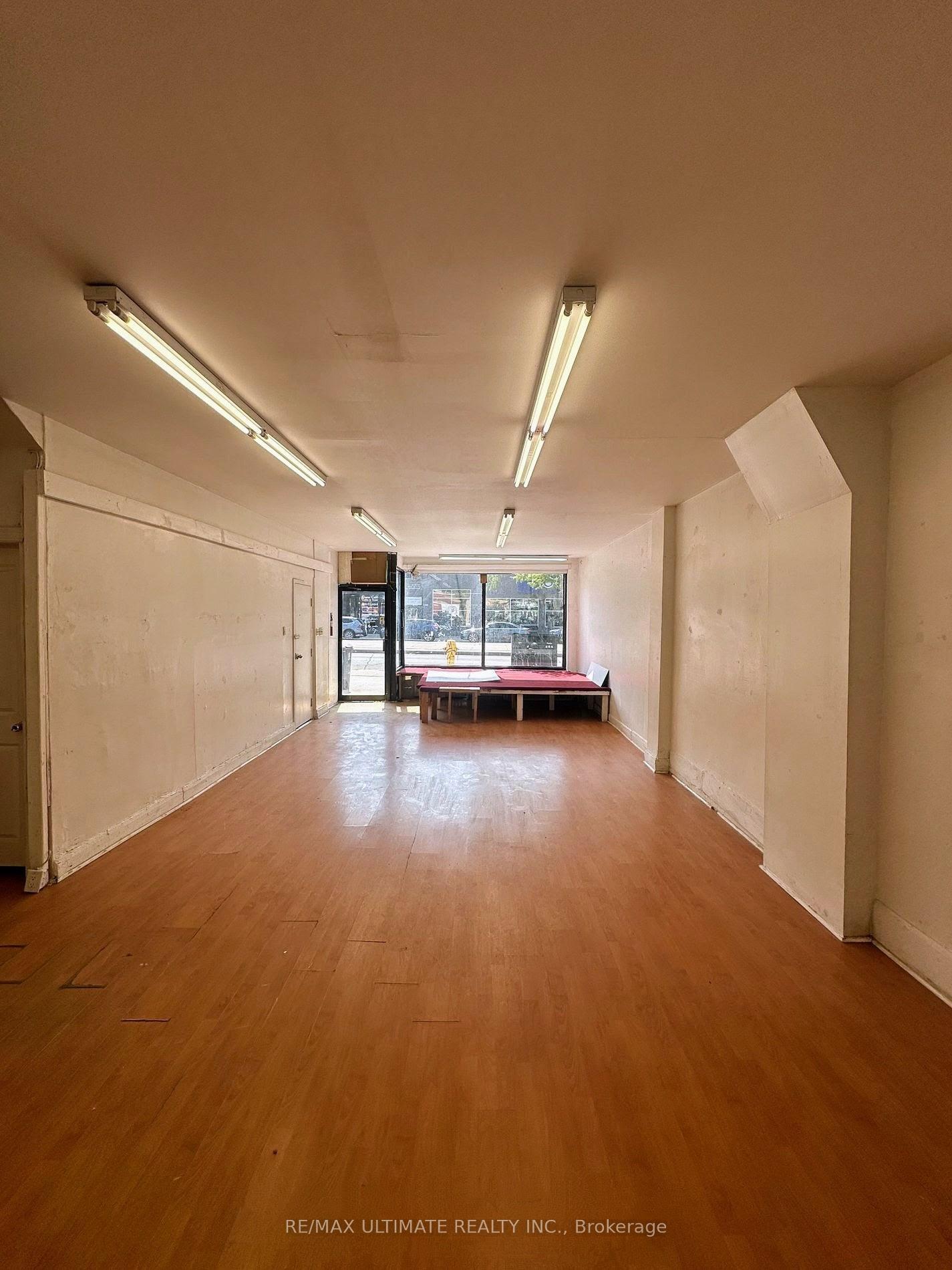 566 St Clair Avenue W, Toronto C03 — photo 2 of 5