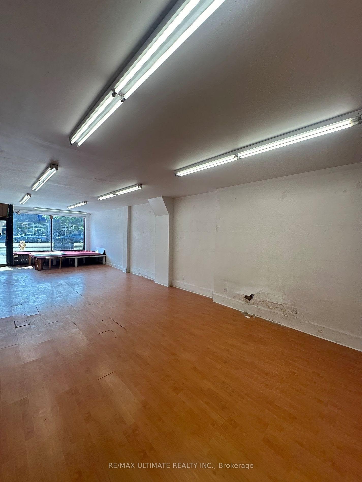 566 St Clair Avenue W, Toronto C03 — photo 3 of 5