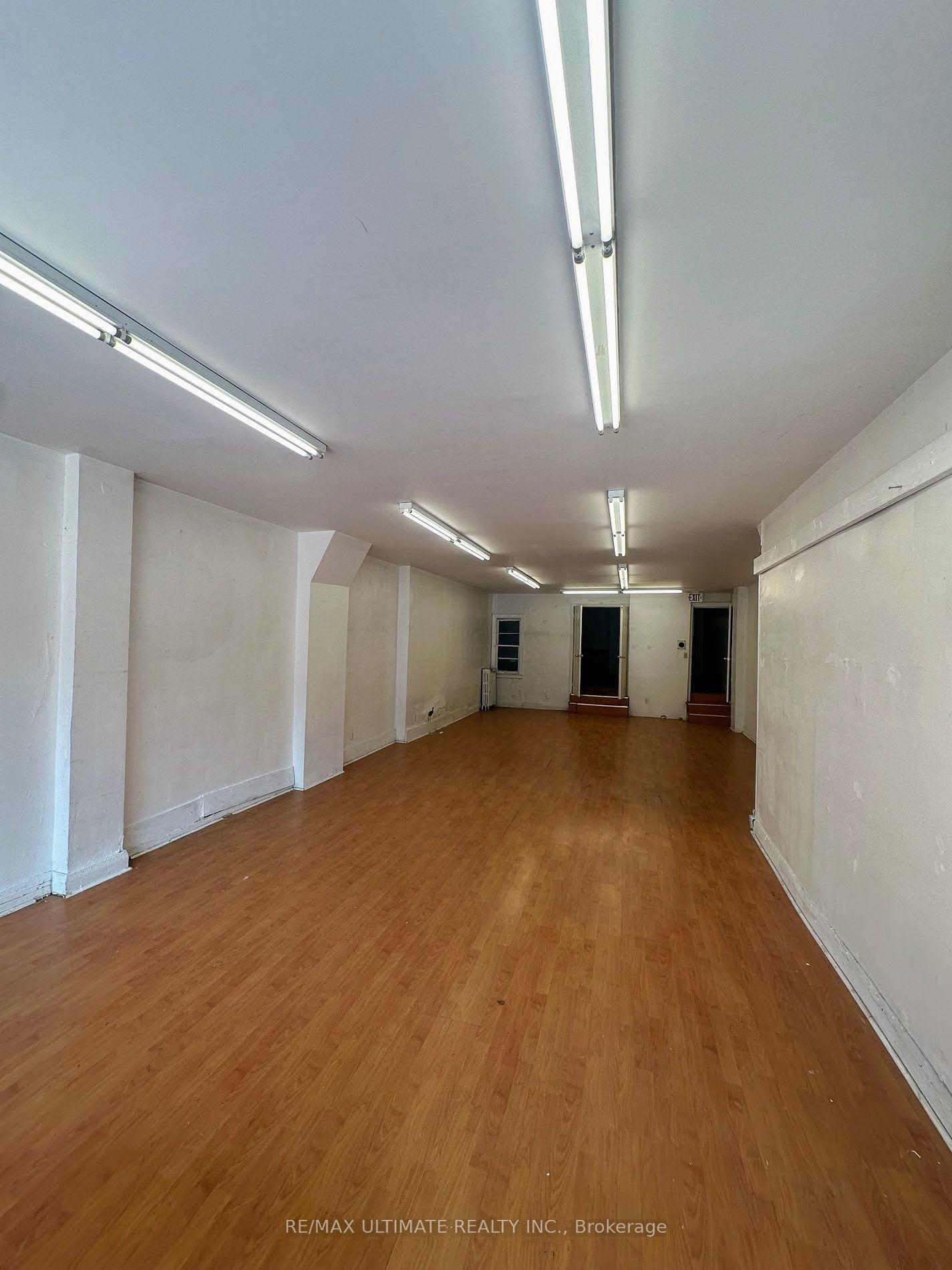 566 St Clair Avenue W, Toronto C03 — photo 4 of 5