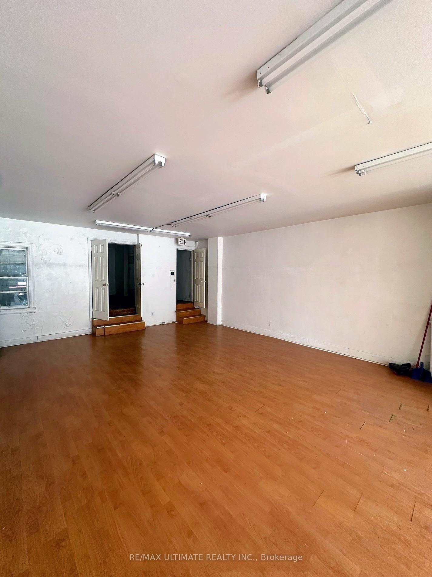 566 St Clair Avenue W, Toronto C03 — photo 5 of 5