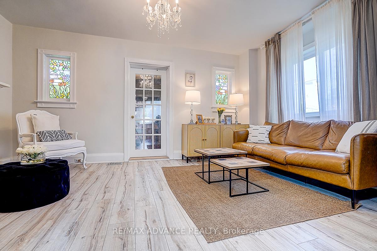 33 Castlefield Avenue, Toronto C03 — photo 5 of 5