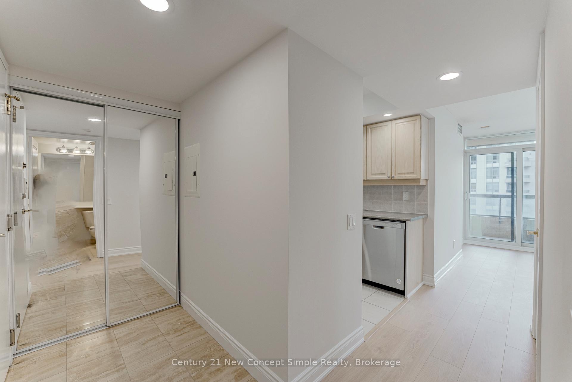 15 Northtown Way 2118, Toronto C14, ON M2N 7A2