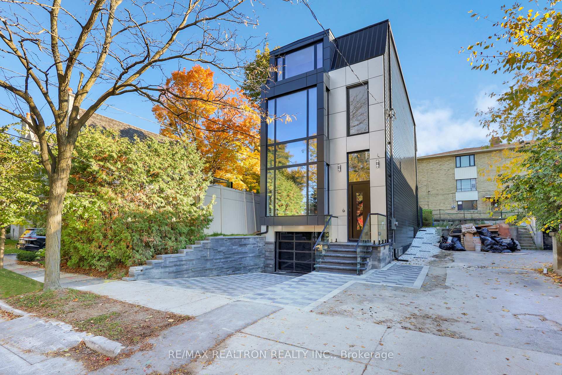 71 Ardmore Road, Toronto C03 — photo 2 of 5