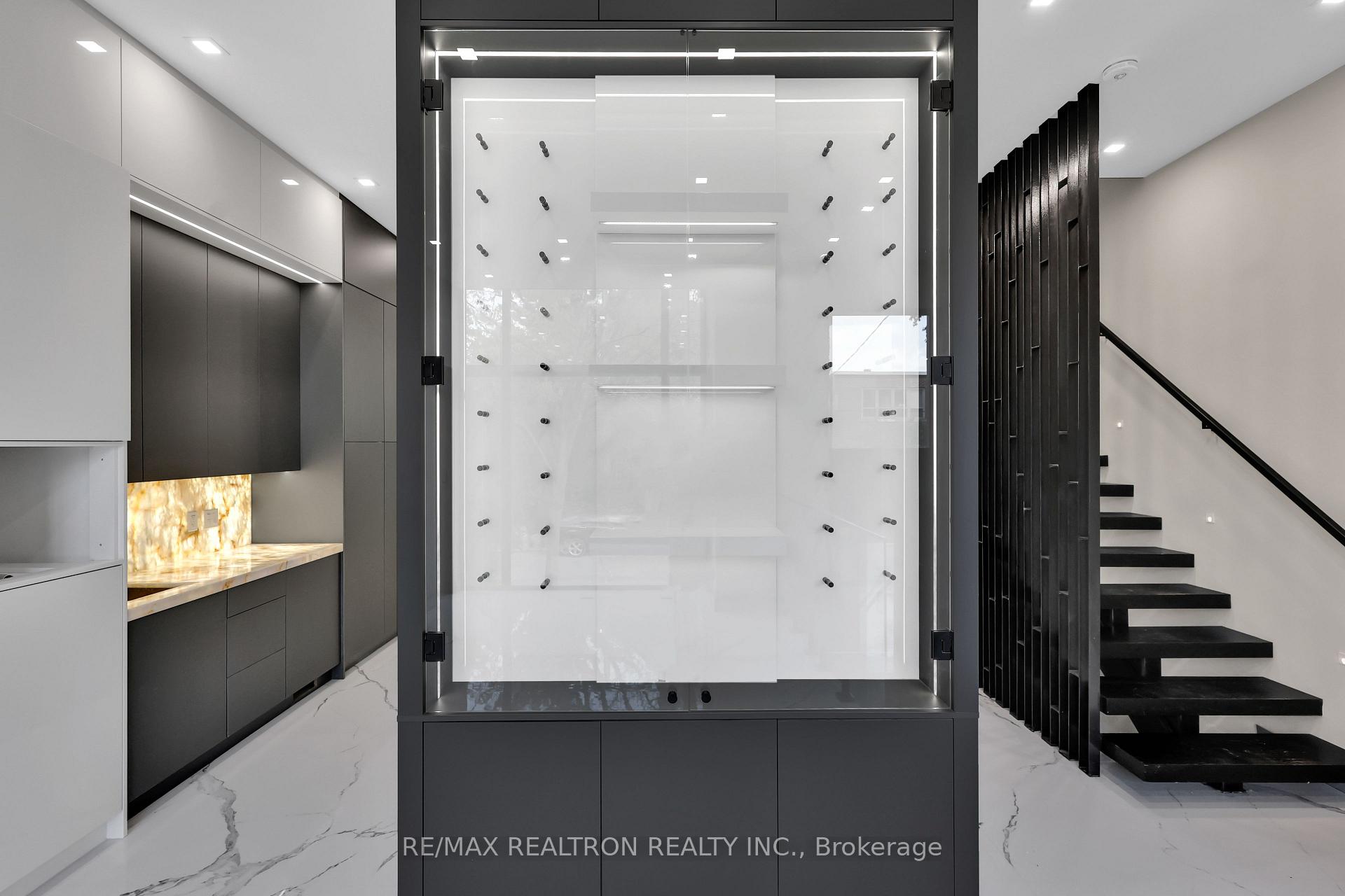 71 Ardmore Road, Toronto C03 — photo 4 of 5