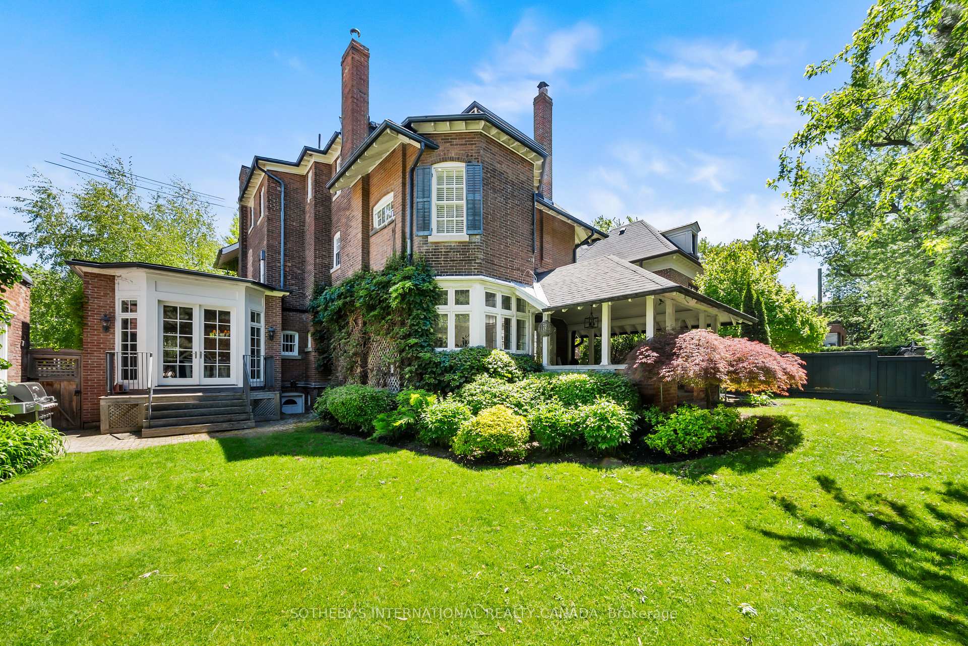236 Poplar Plains Road, Toronto C02, ON M4V 2N7