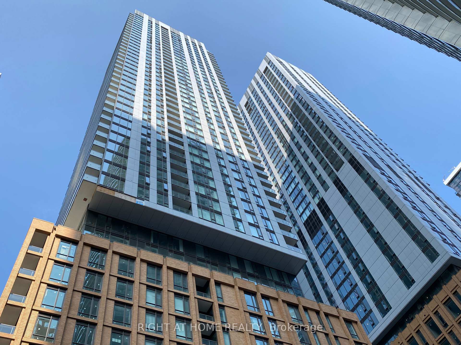 8 Widmer Street 2205, Toronto C01, ON M5V 0W6