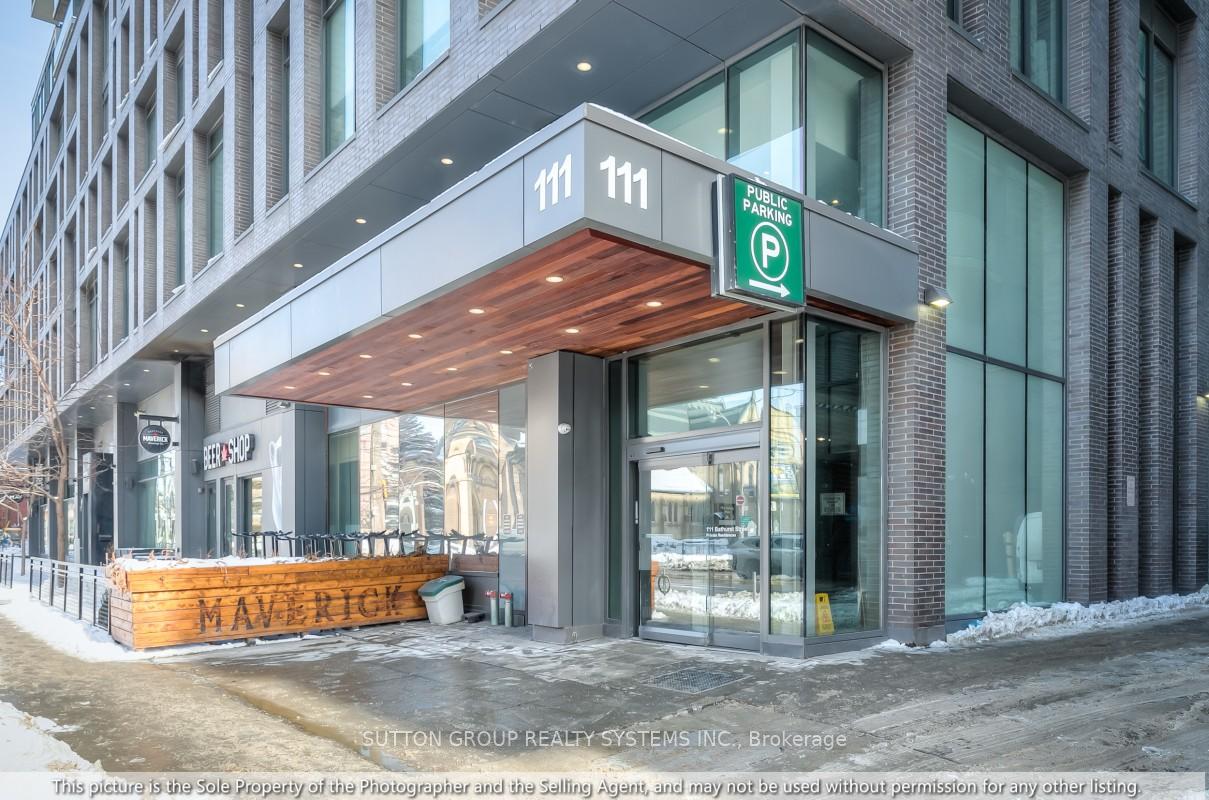 111 Bathurst Street 523, Toronto C01, ON M5V 0M9