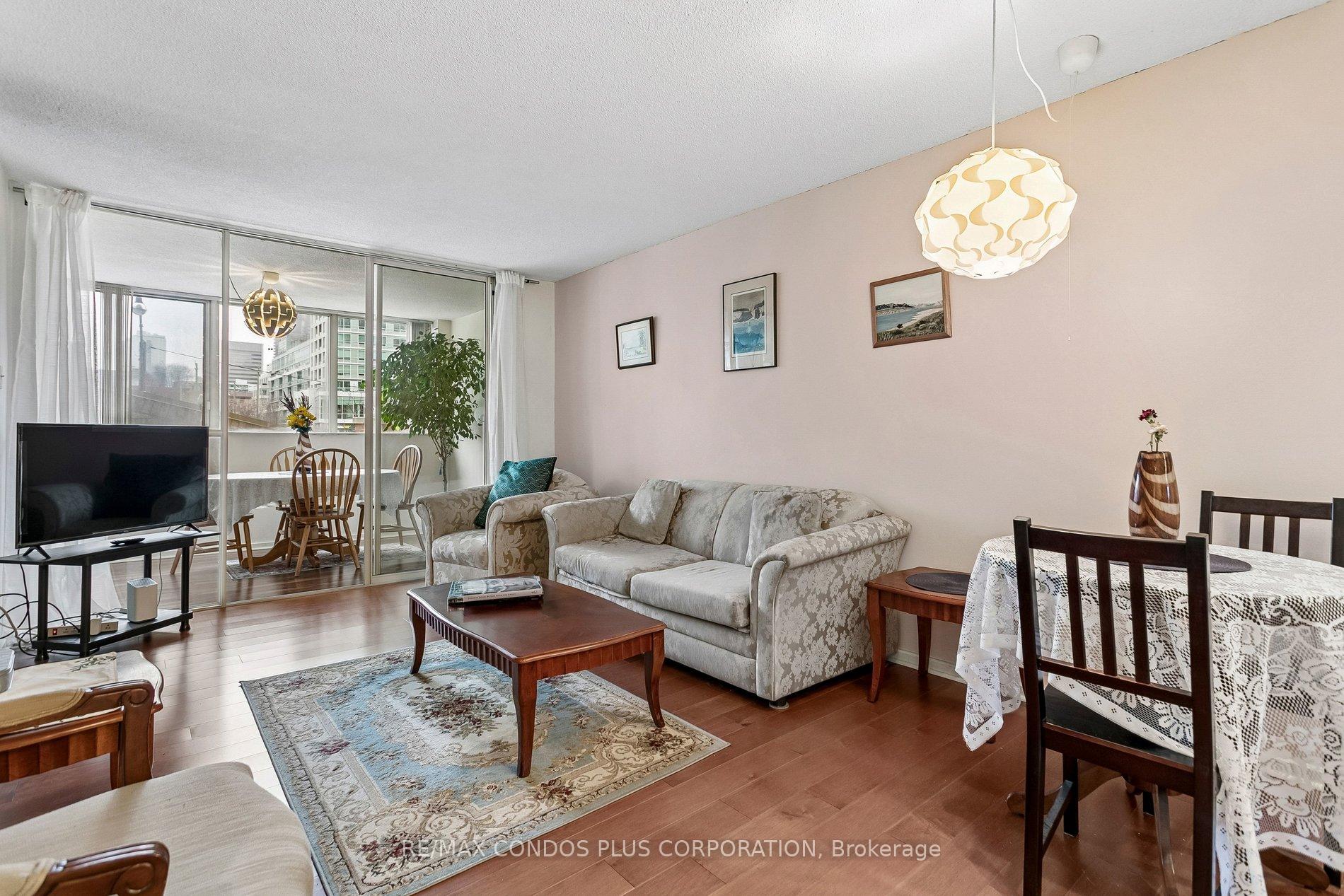 15 Maitland Place 204, Toronto C08, ON M4Y 2X3