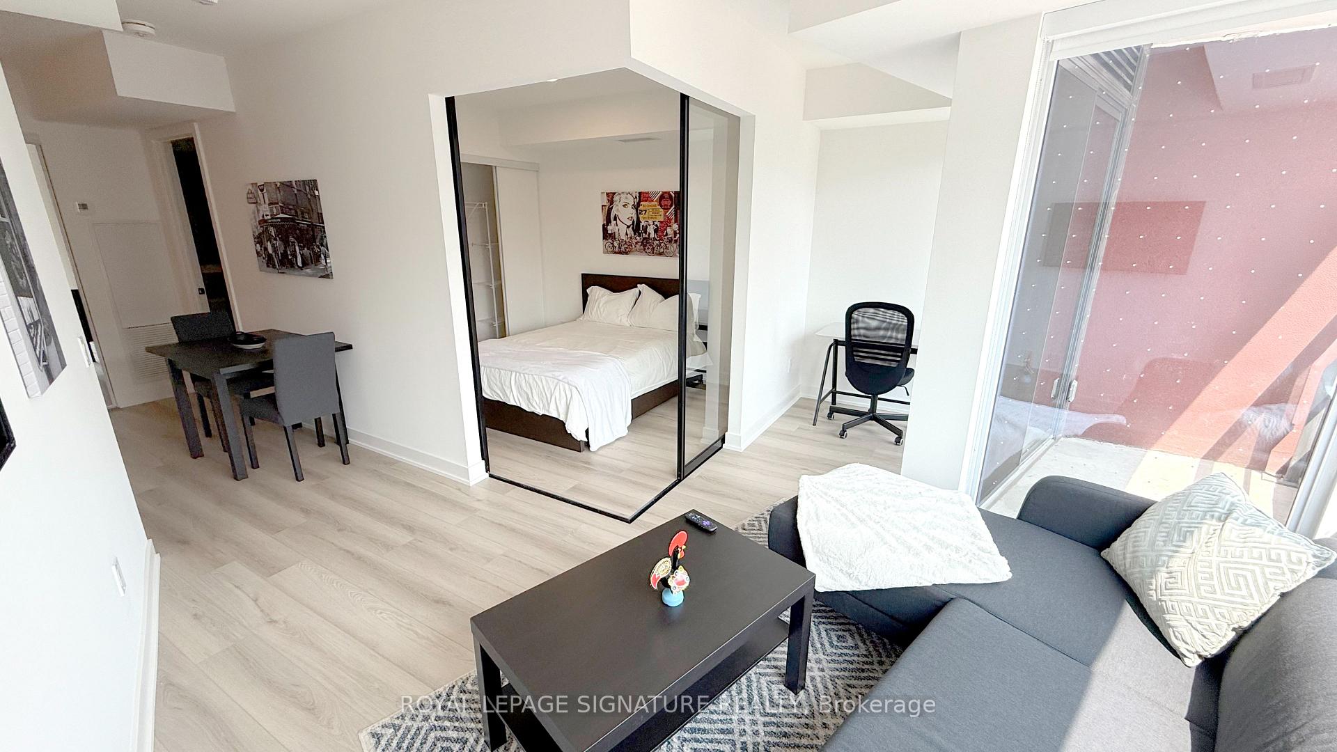 5 Lakeview Avenue 203, Toronto C01, ON M6J 0H3