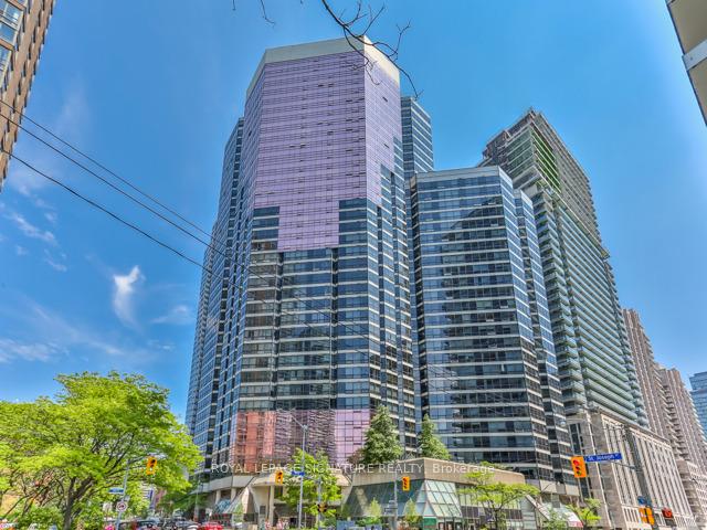 1001 Bay Street 1007, Toronto C01, ON M5S 3A6