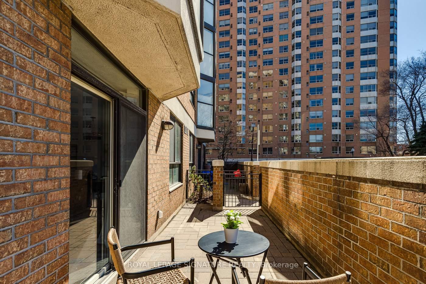 271 Ridley Boulevard 108, Toronto C04, ON M5M 4N6