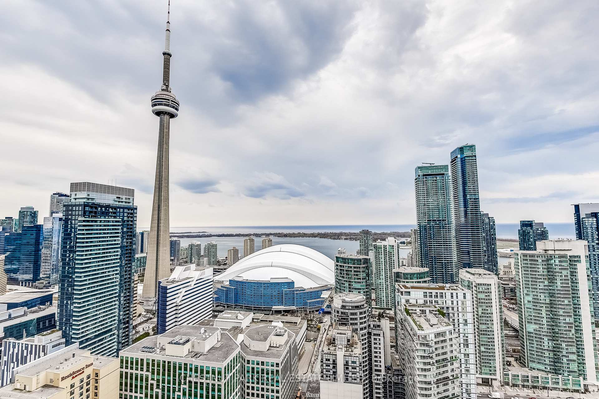88 Blue Jays Way 4005, Toronto C01, ON M5V 2G3