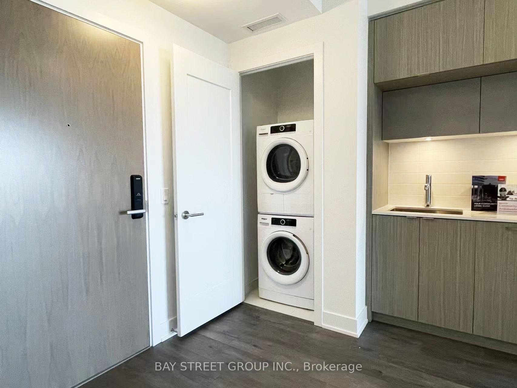 575 Bloor Street E 2105, Toronto C08, ON M4W 0B2