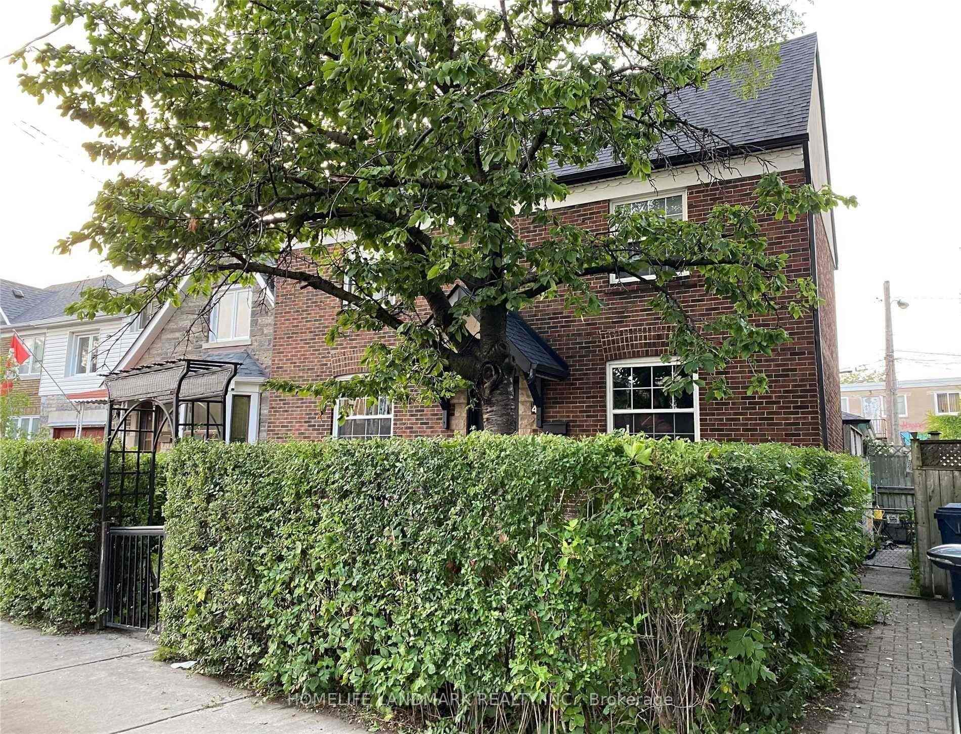 4 Sully Crescent Upper, Toronto C01, ON M6J 2E4