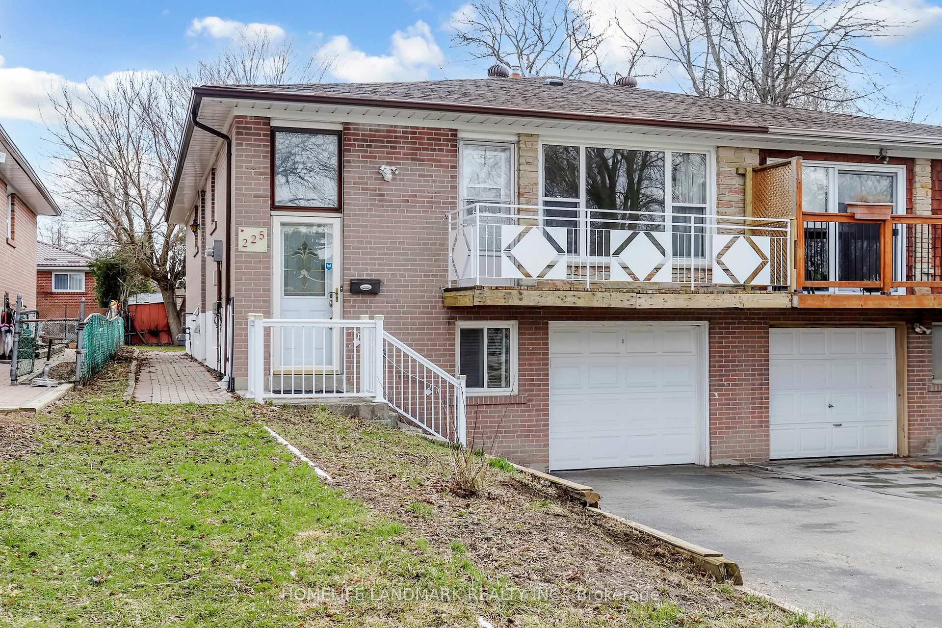 225 Pineway Boulevard Upper, Toronto C15, ON M2H 1B5