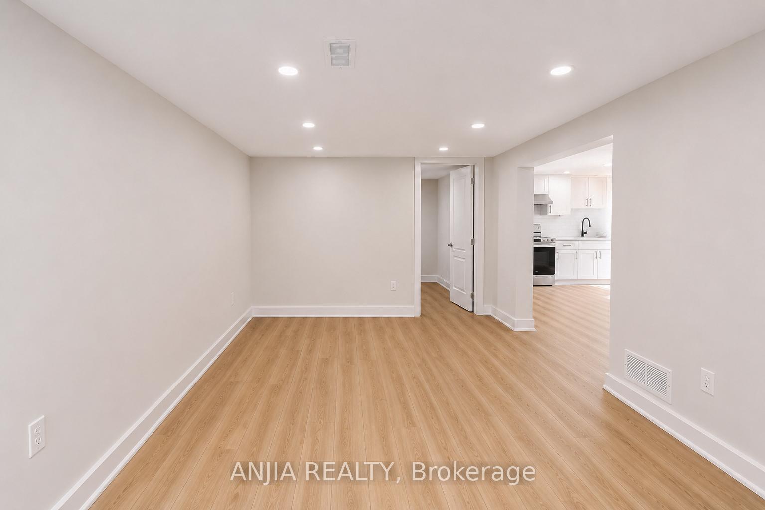 31 Shippigan Crescent lower, Toronto C15, ON M2J 2G1