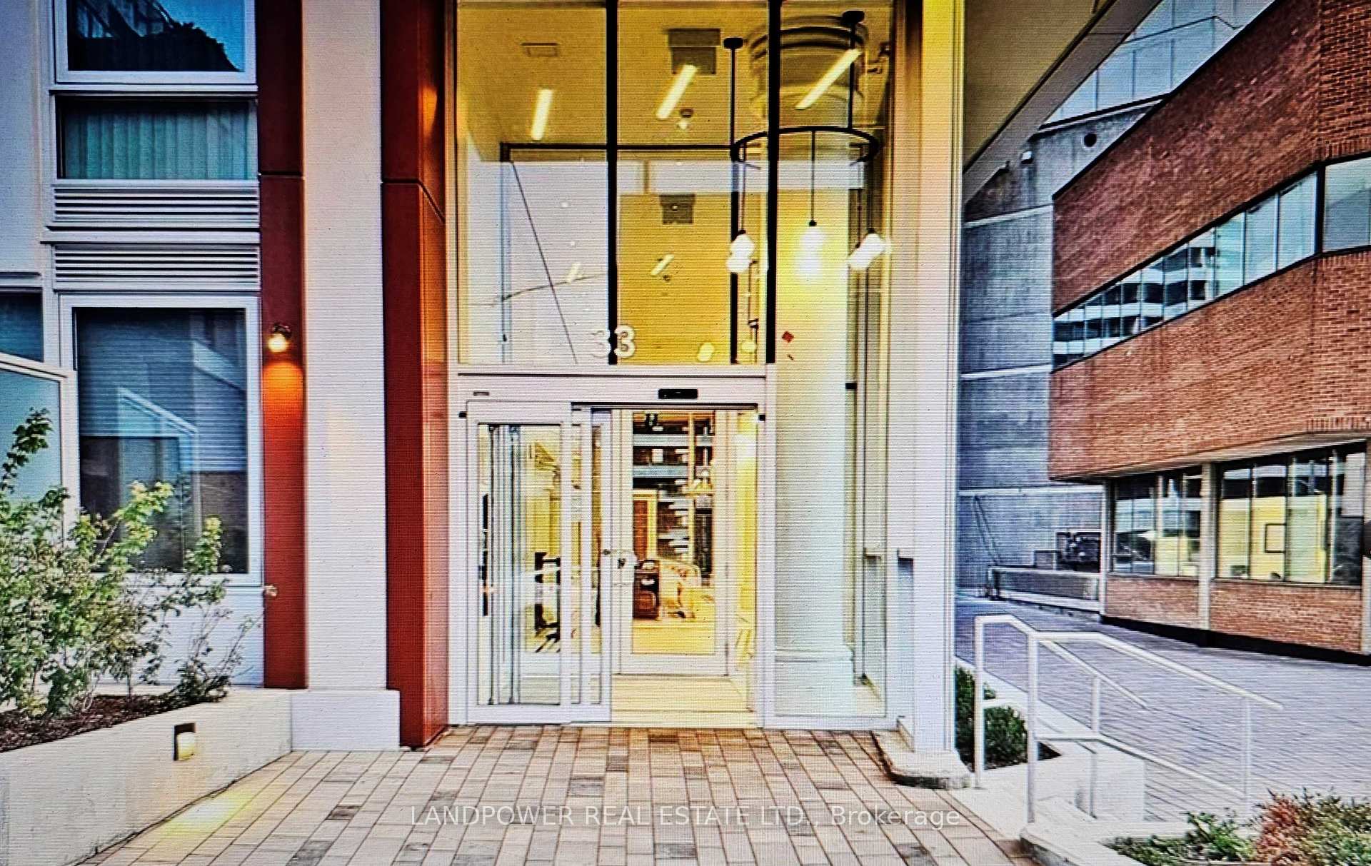33 Helendale Avenue 1301, Toronto C03 — photo 2 of 5