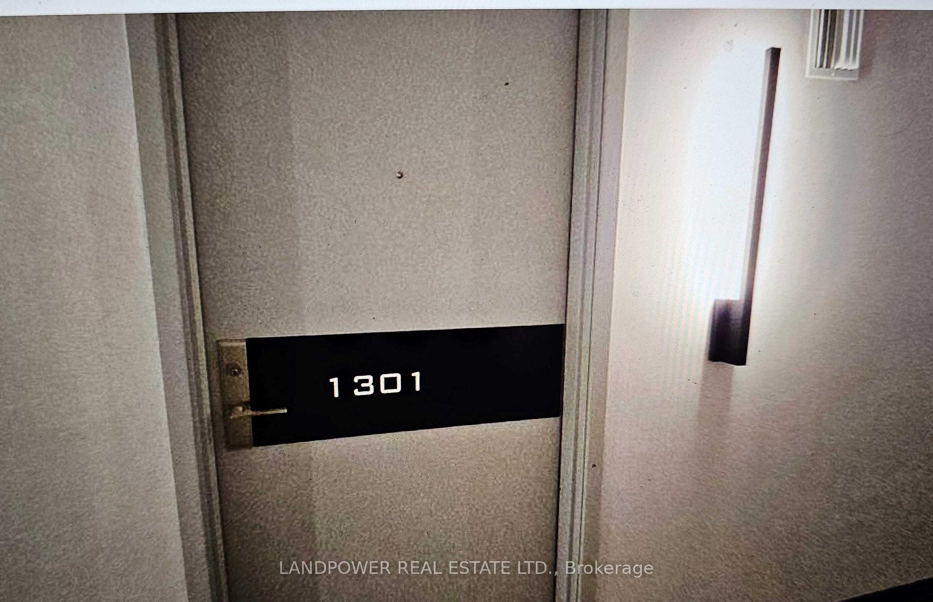 33 Helendale Avenue 1301, Toronto C03 — photo 4 of 5