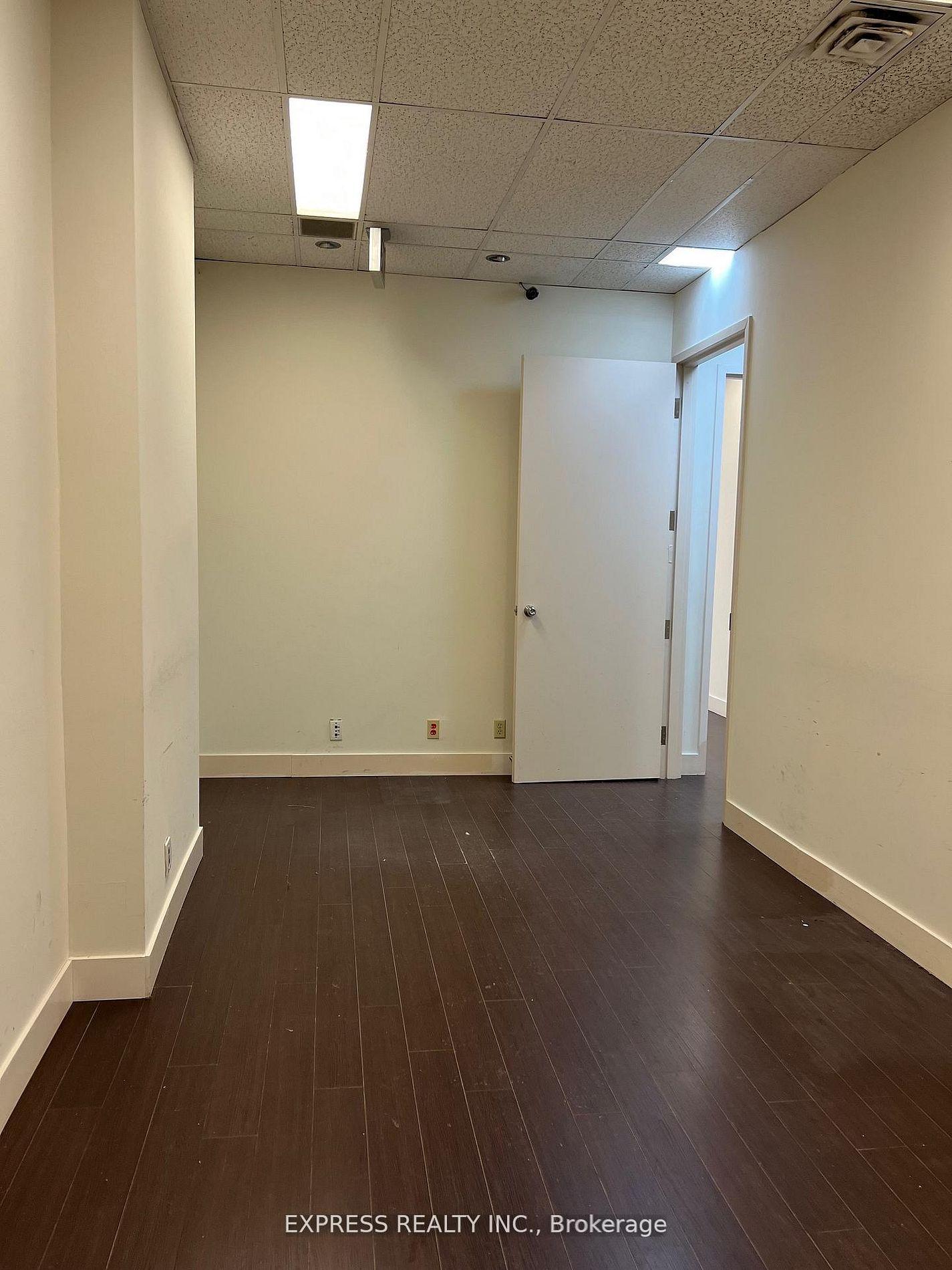 121 Willowdale Avenue 101, Toronto C14, ON M2N 6A3