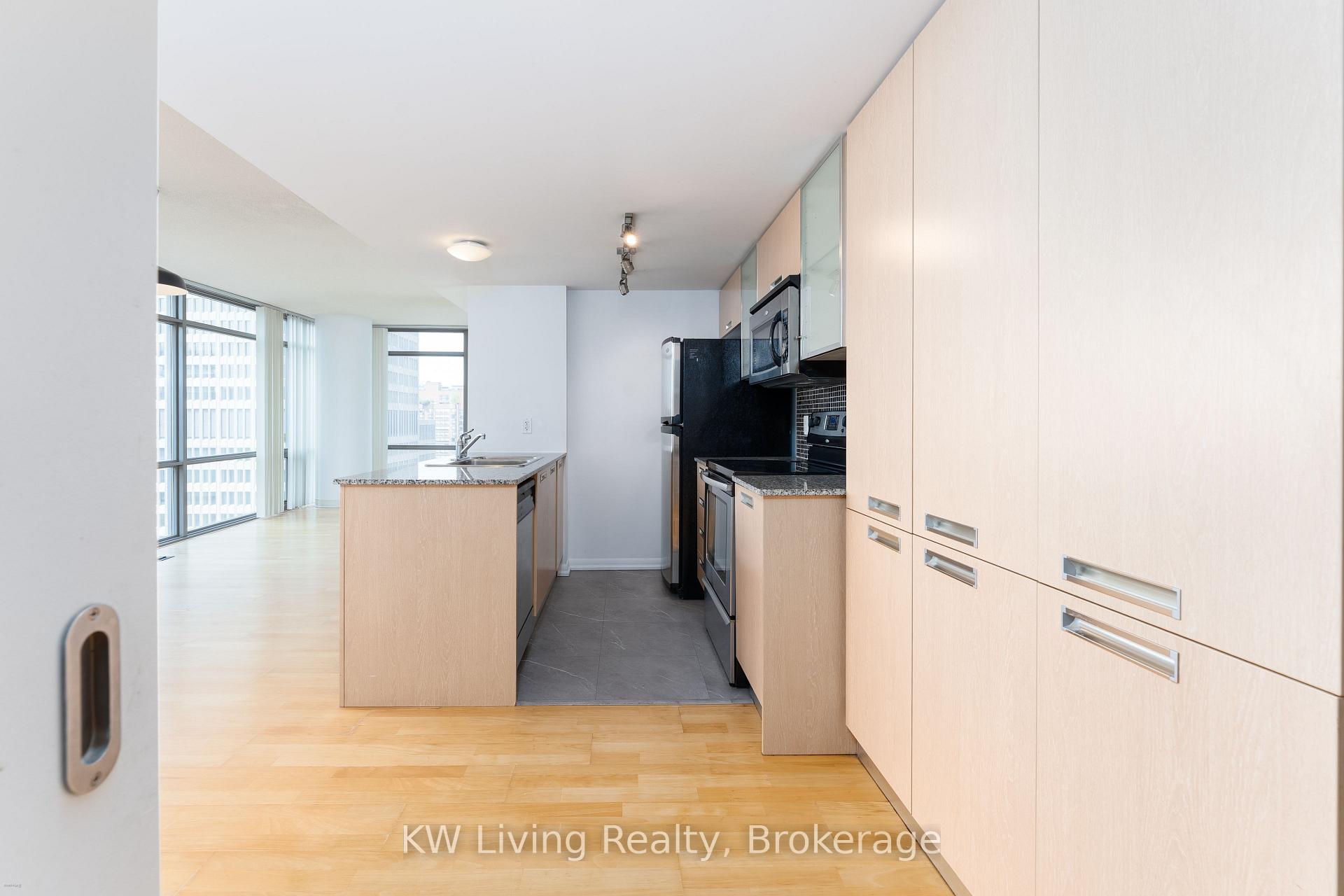 37 Grosvenor Street 1603, Toronto C01, ON M4Y 3G5