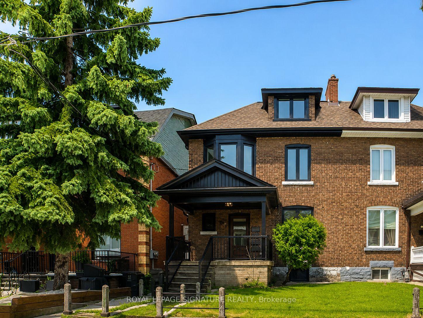 28 Beatrice Street 3rd Floor, Toronto C01, ON M6J 2T3