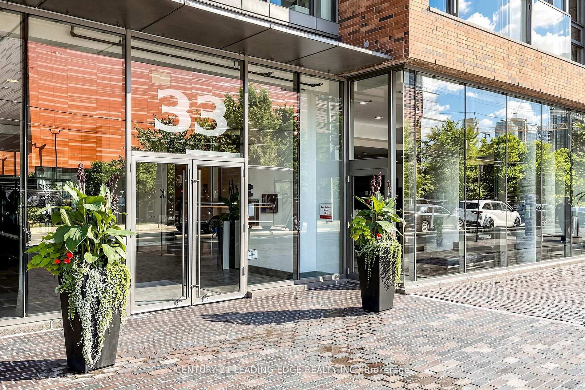 33 Mill Street 210, Toronto C08, ON M5A 3R3