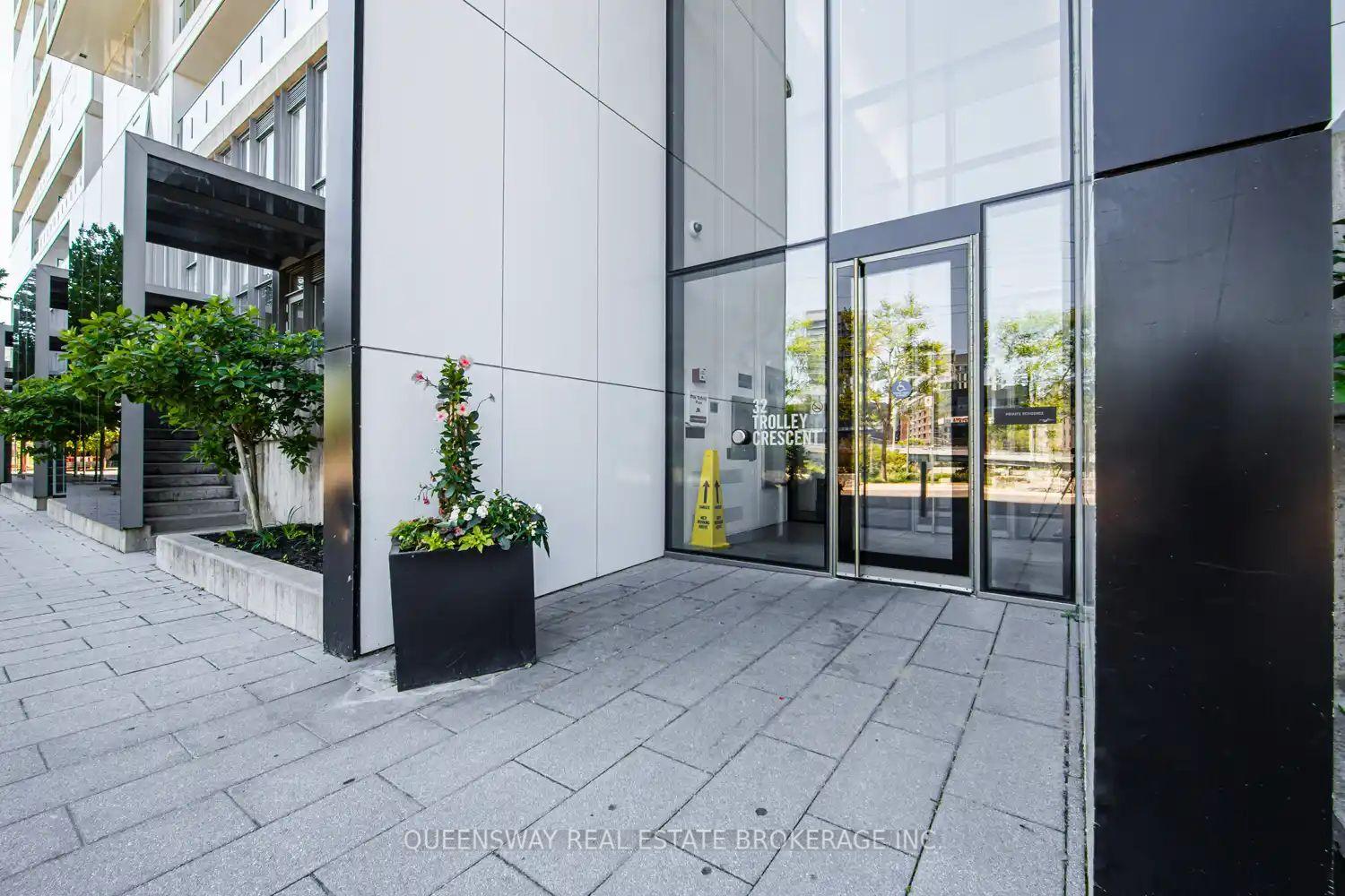 32 Trolley Crescent 1014, Toronto C08, ON M5A 1M6