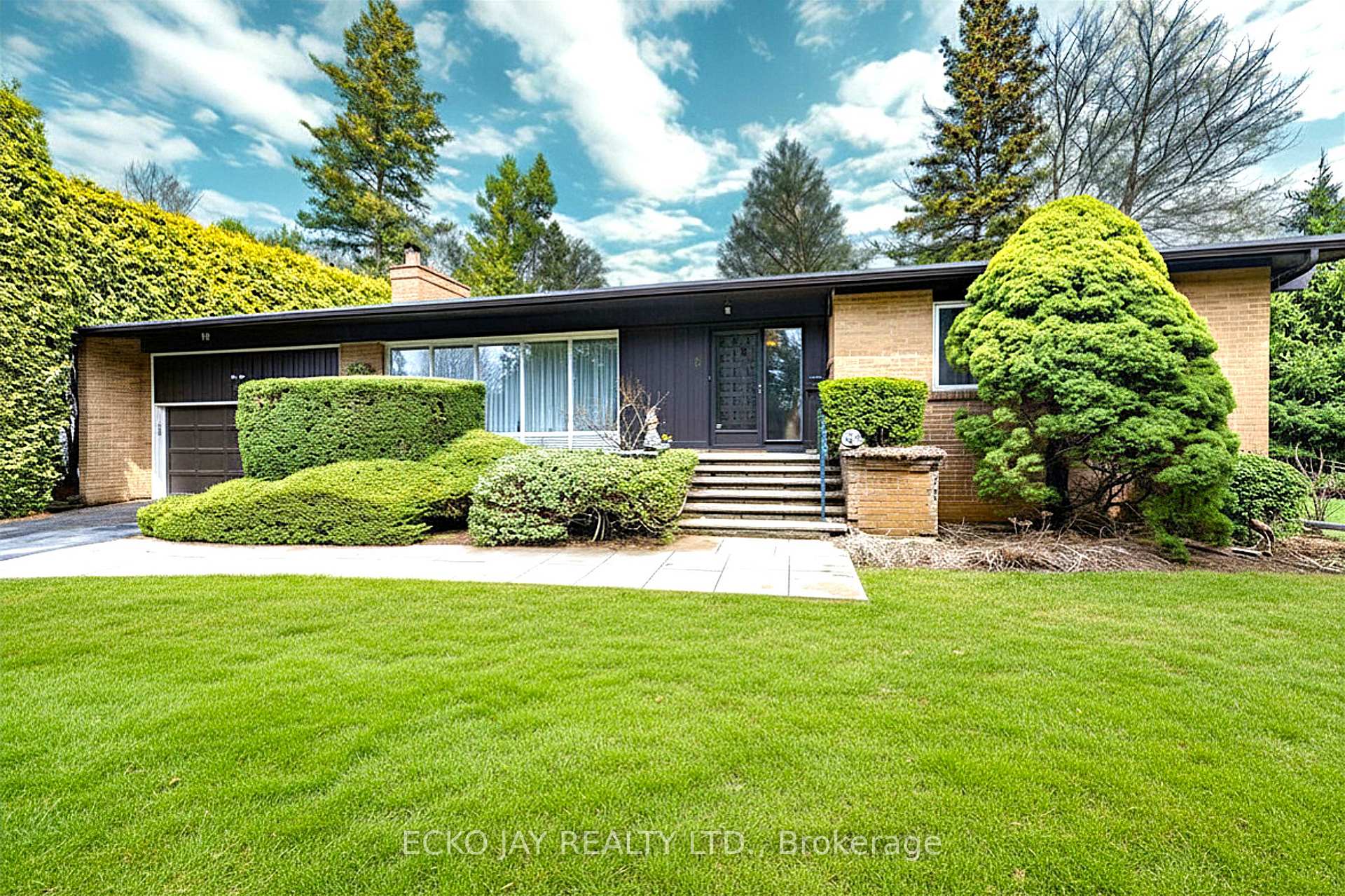 5 Bixby Court, Toronto C13, ON M3B 1H2