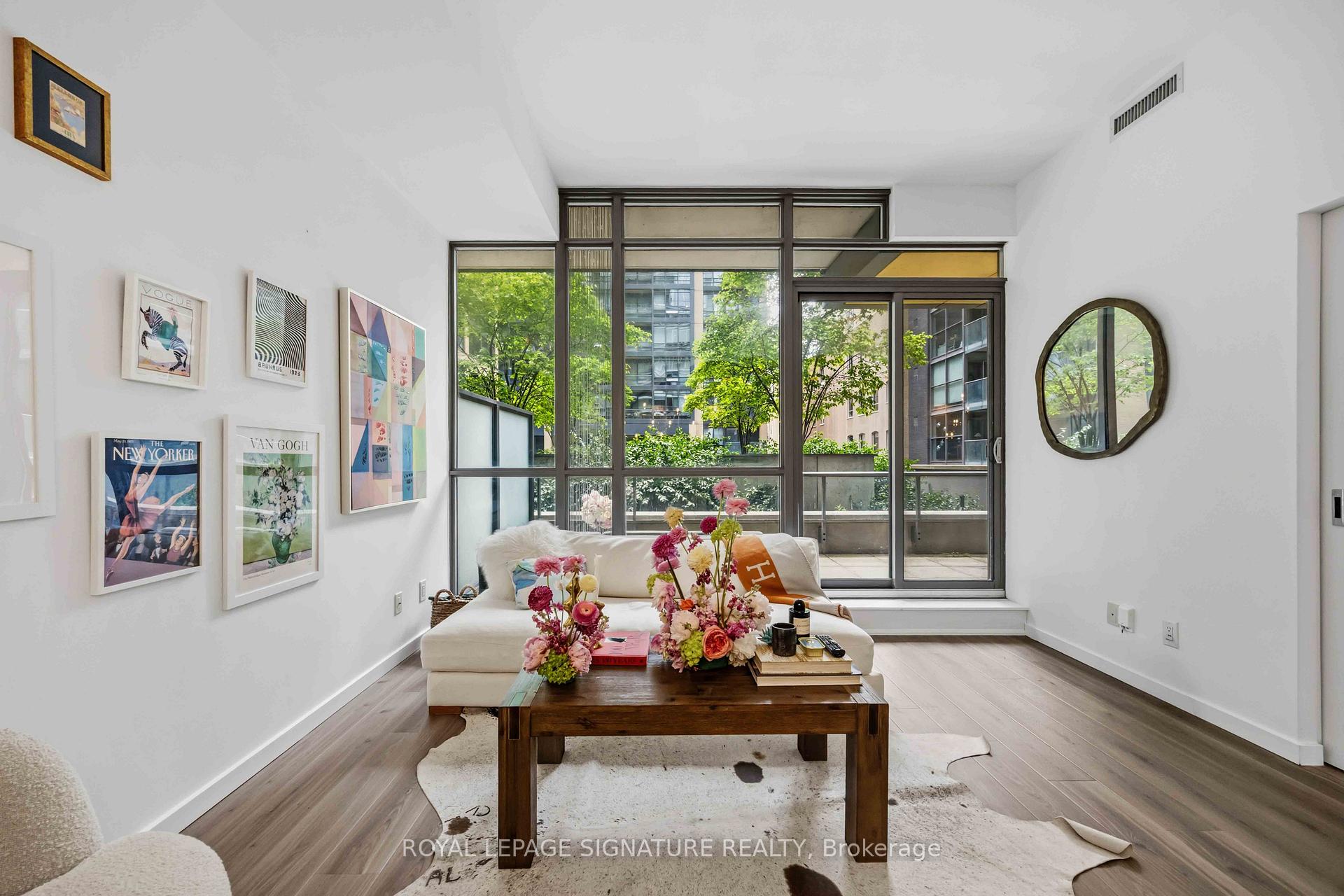 8 Charlotte Street 202, Toronto C01, ON M5V 0K4