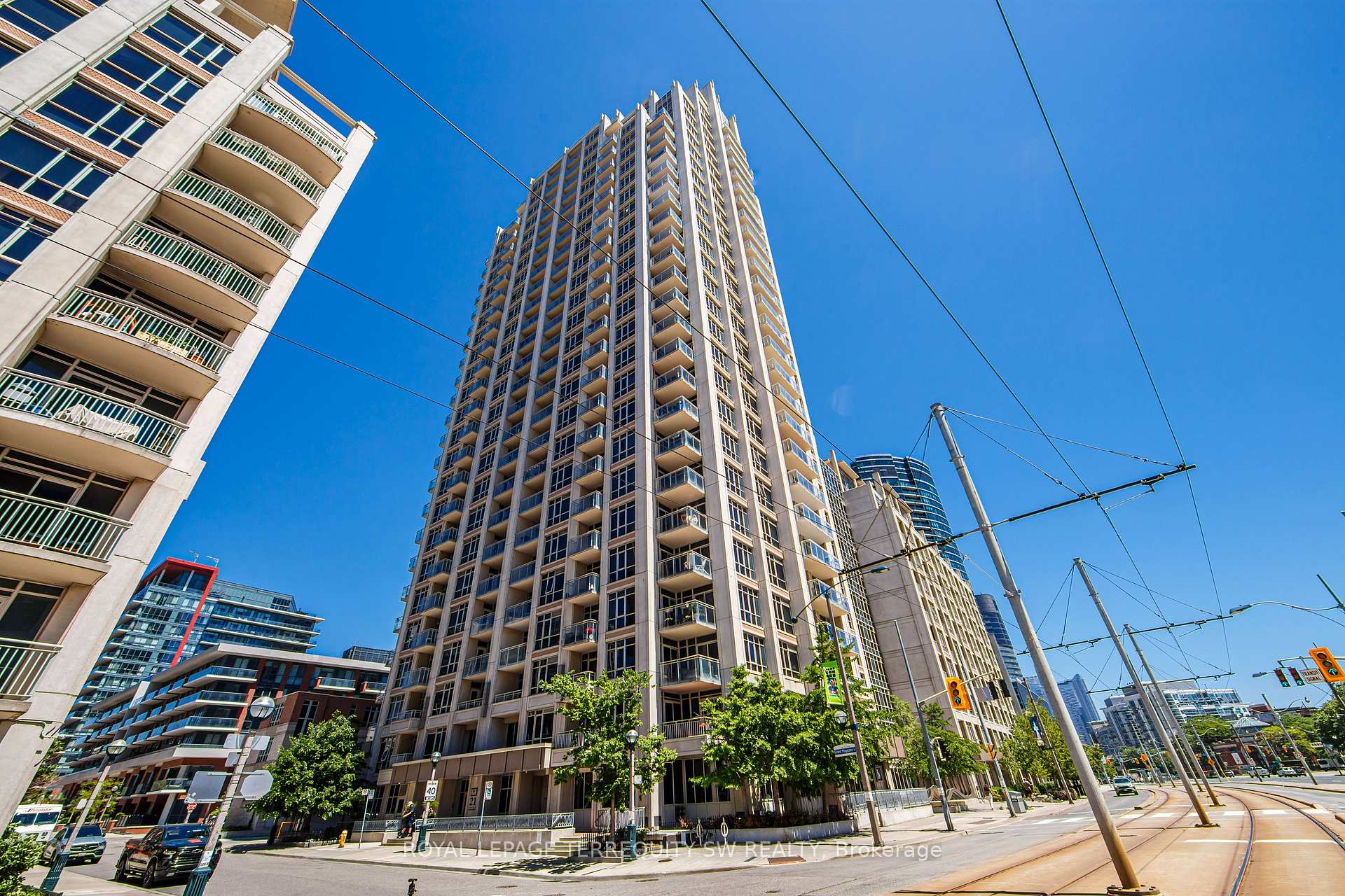 21 Grand Magazine Street 418, Toronto C01, ON M5V 1B5