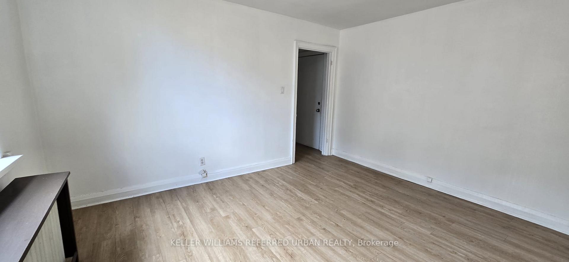 137 Eglinton Avenue W 28, Toronto C03 — photo 2 of 5