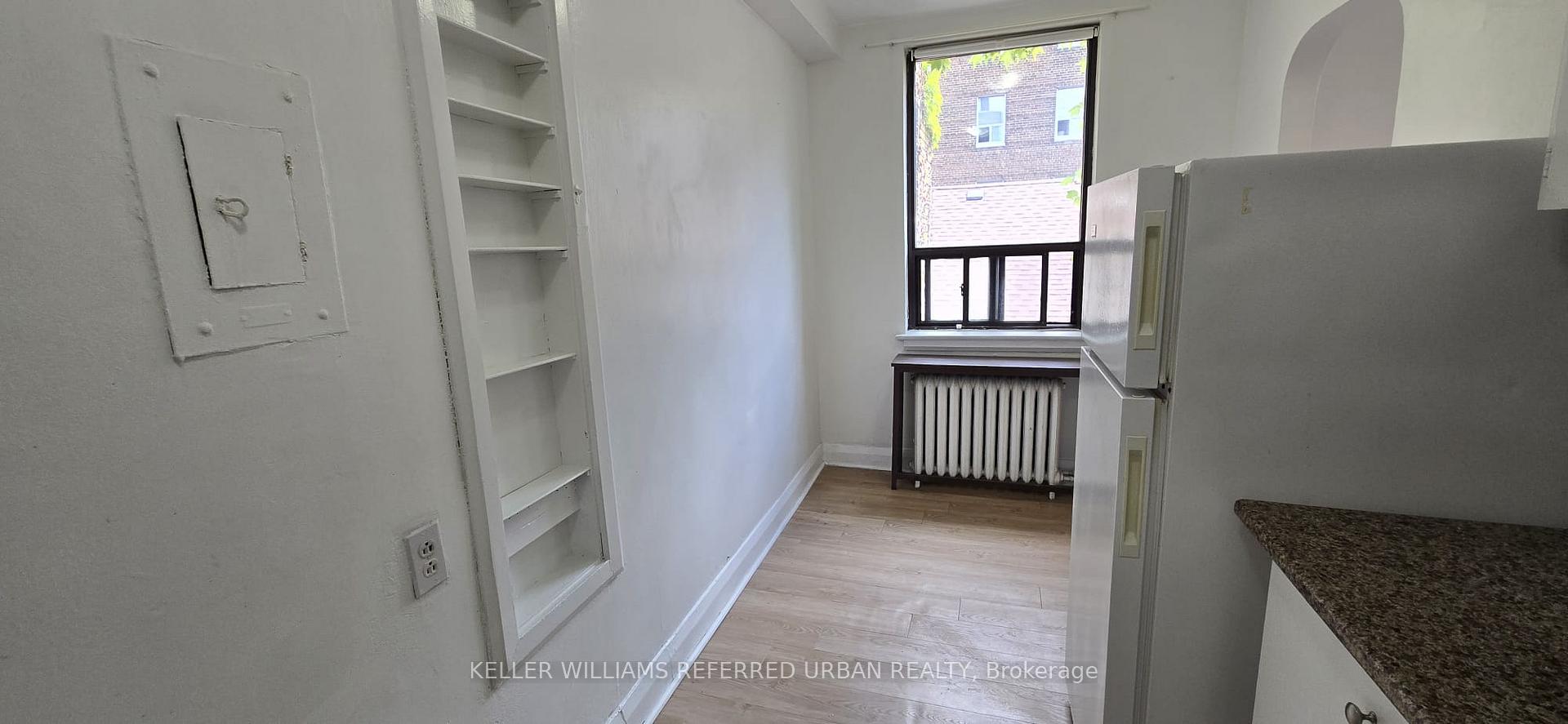 137 Eglinton Avenue W 28, Toronto C03 — photo 3 of 5