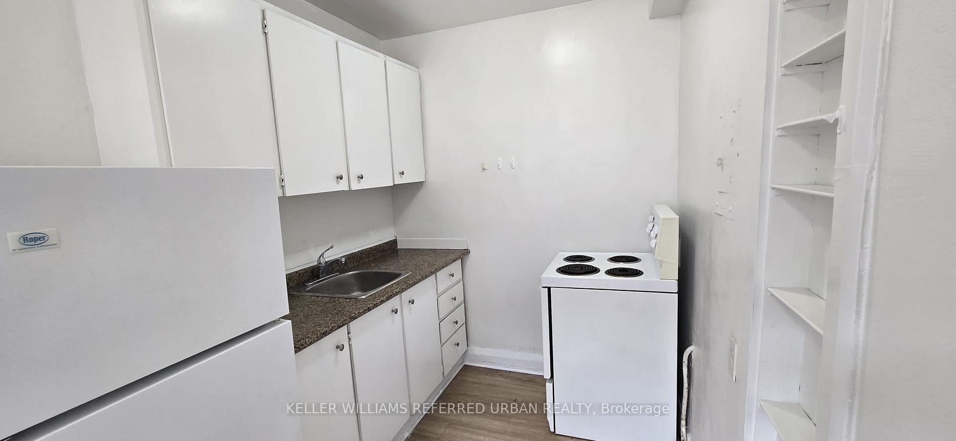 137 Eglinton Avenue W 28, Toronto C03 — photo 4 of 5