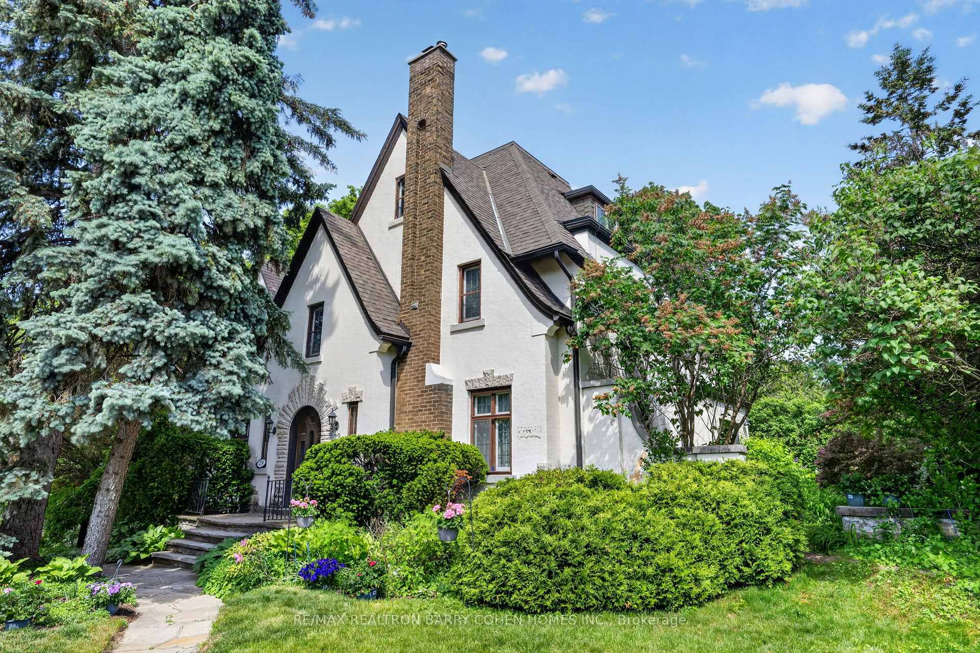 29 Strathgowan Crescent, Toronto C04, ON M4N 2Z6