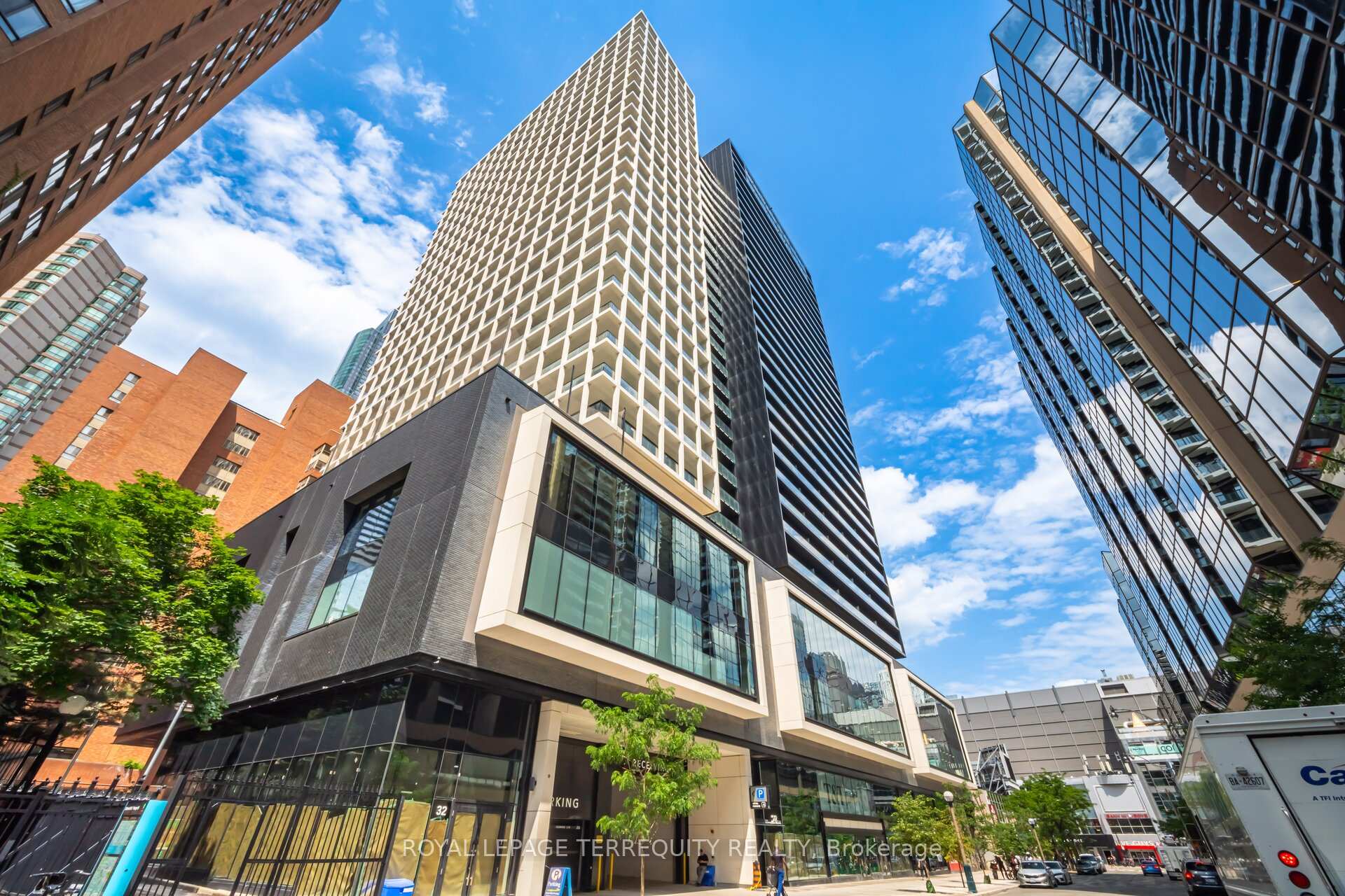 20 Edward Street 518, Toronto C01, ON M5G 0C5