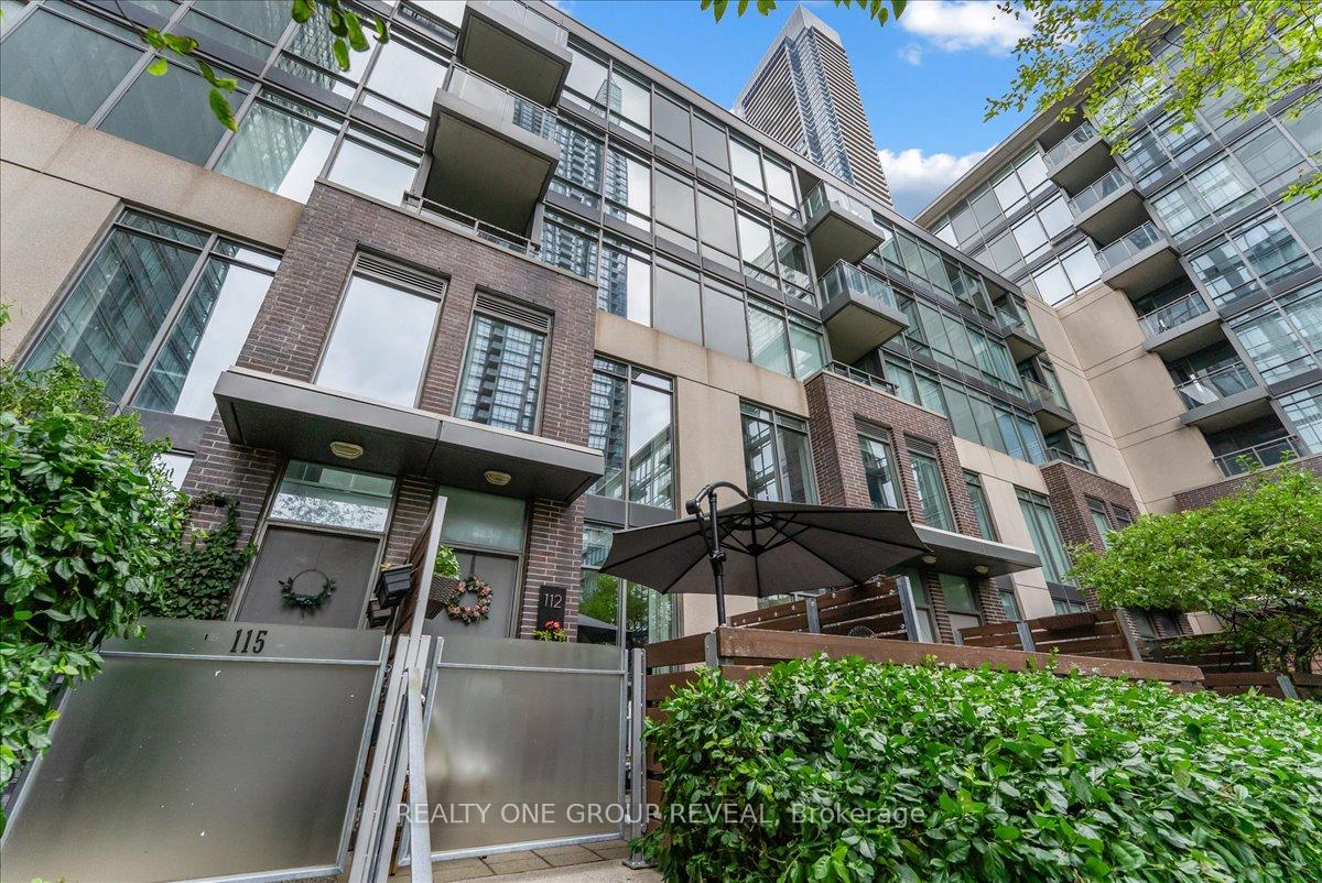 15 Brunel Court 112, Toronto C01, ON M5V 3Y6